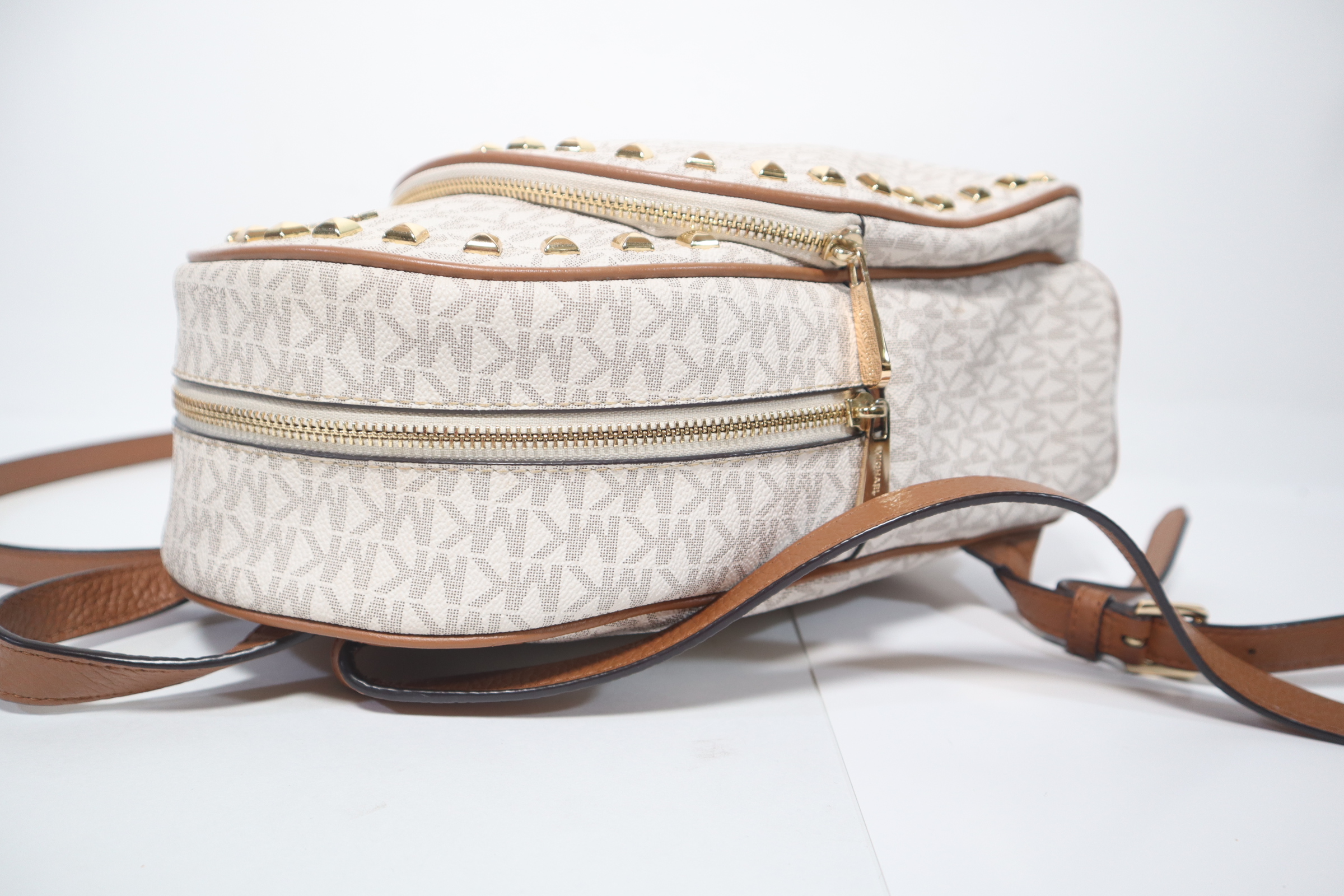 Michael Kors Abbey Cargo Backpack, w/ wallet - White & Tan Michael Kors Abbey Mini Backpack XS Purse Crossbody Vegan  main image 3