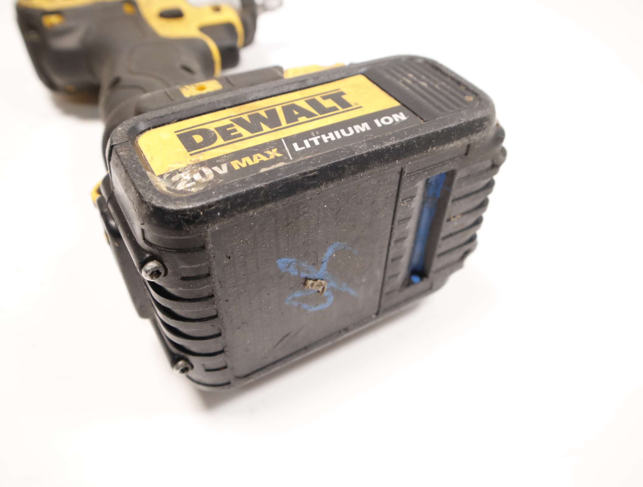 DeWalt DCF883 Cordless 20V 3/8" Impact Wrench Kit