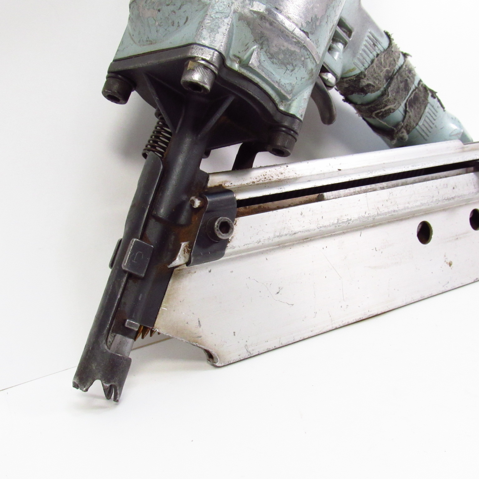 Hitachi NR83AA Air Pneumatic 31/4'' Framing Strip Nailer Local Pick