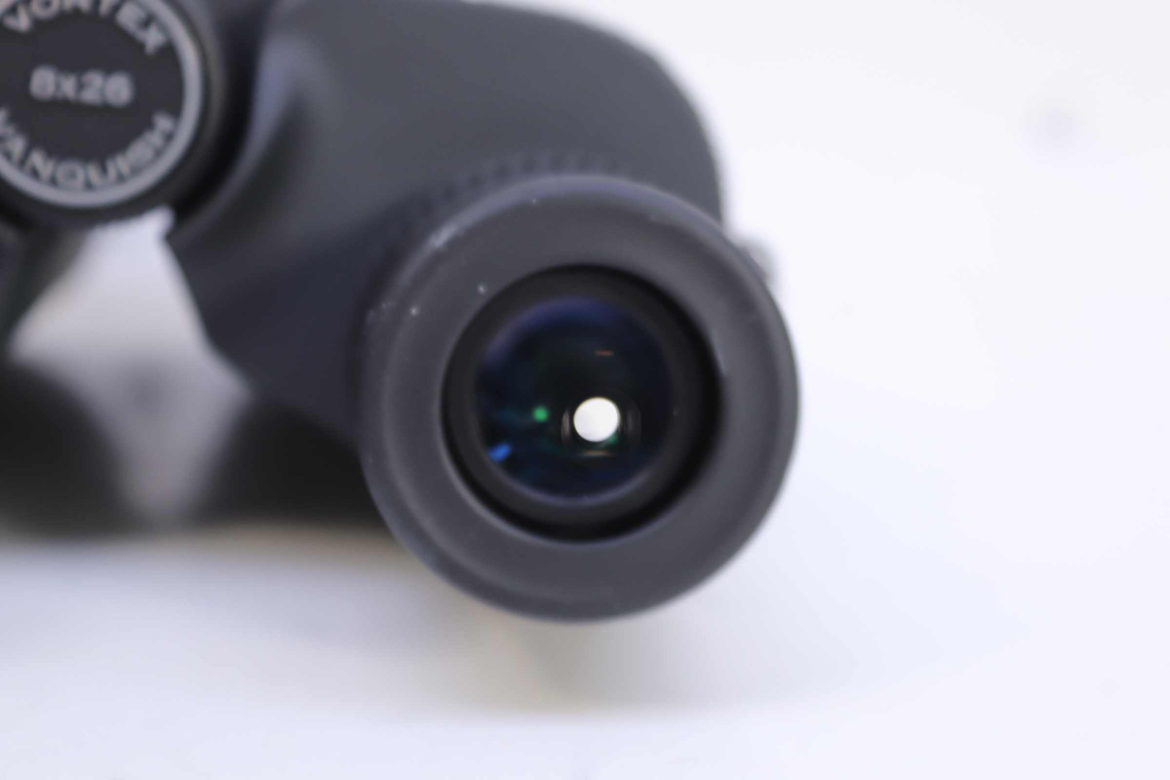 Vortex VNQ-0826 8x26 Vanquish Binoculars