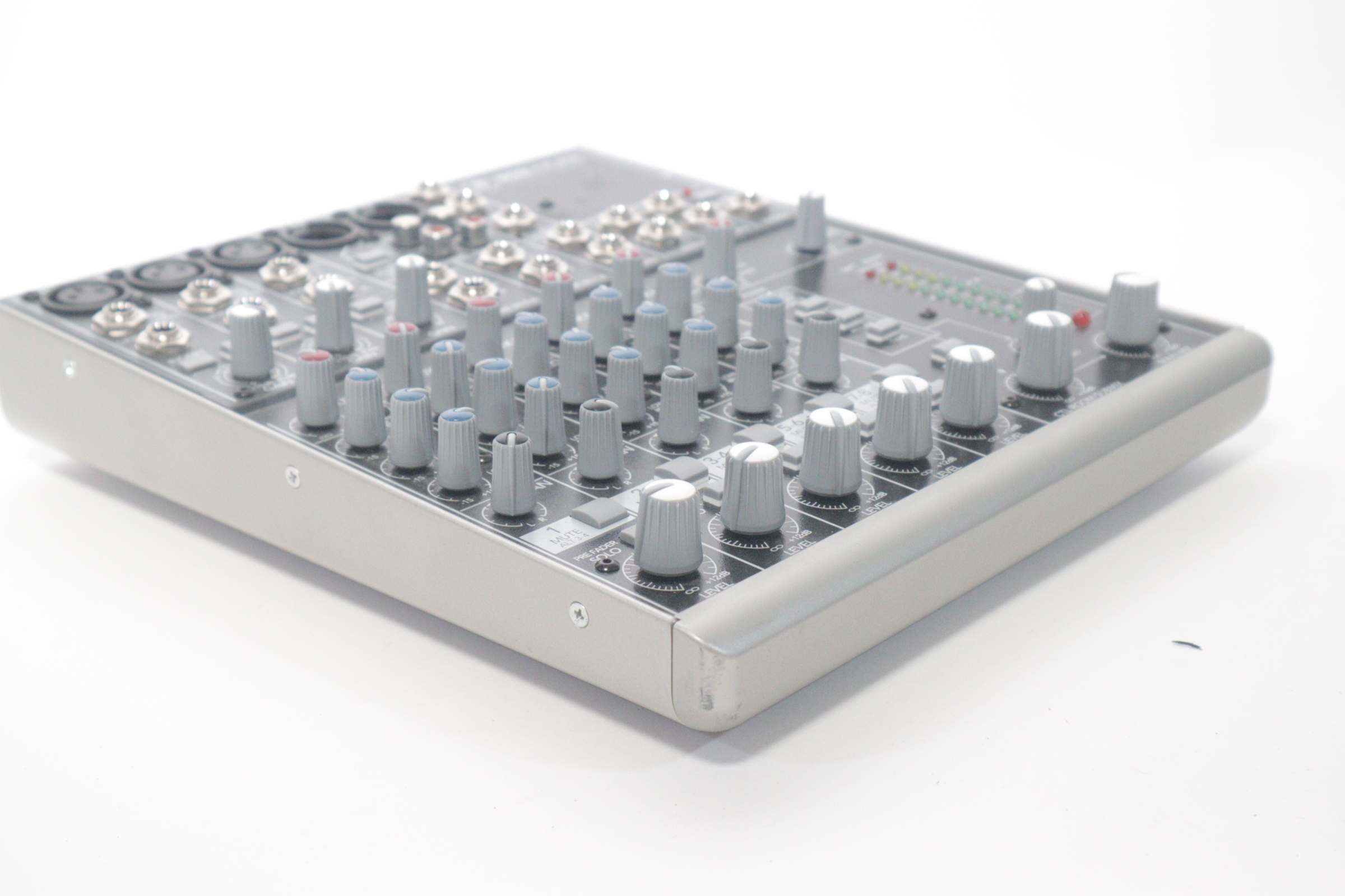 Mackie 802-VLZ3 8Channel Compact Recording/SR Premium Microphone