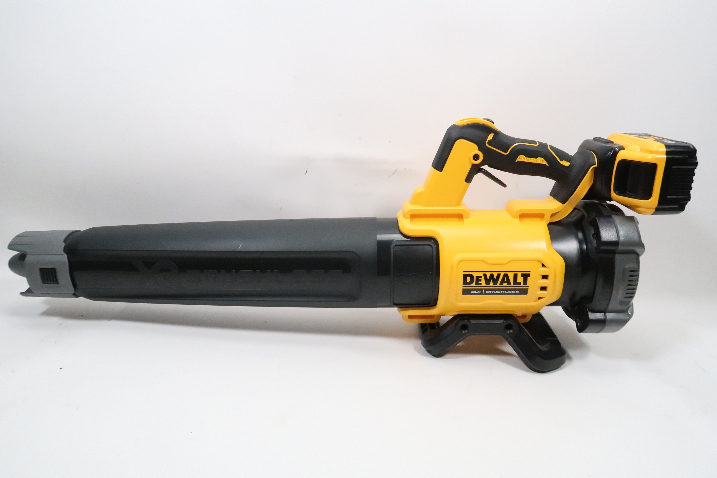 DEWALT 20V MAX* Brushless Handheld Battery Powered Leaf Blower Kit -  Runnings