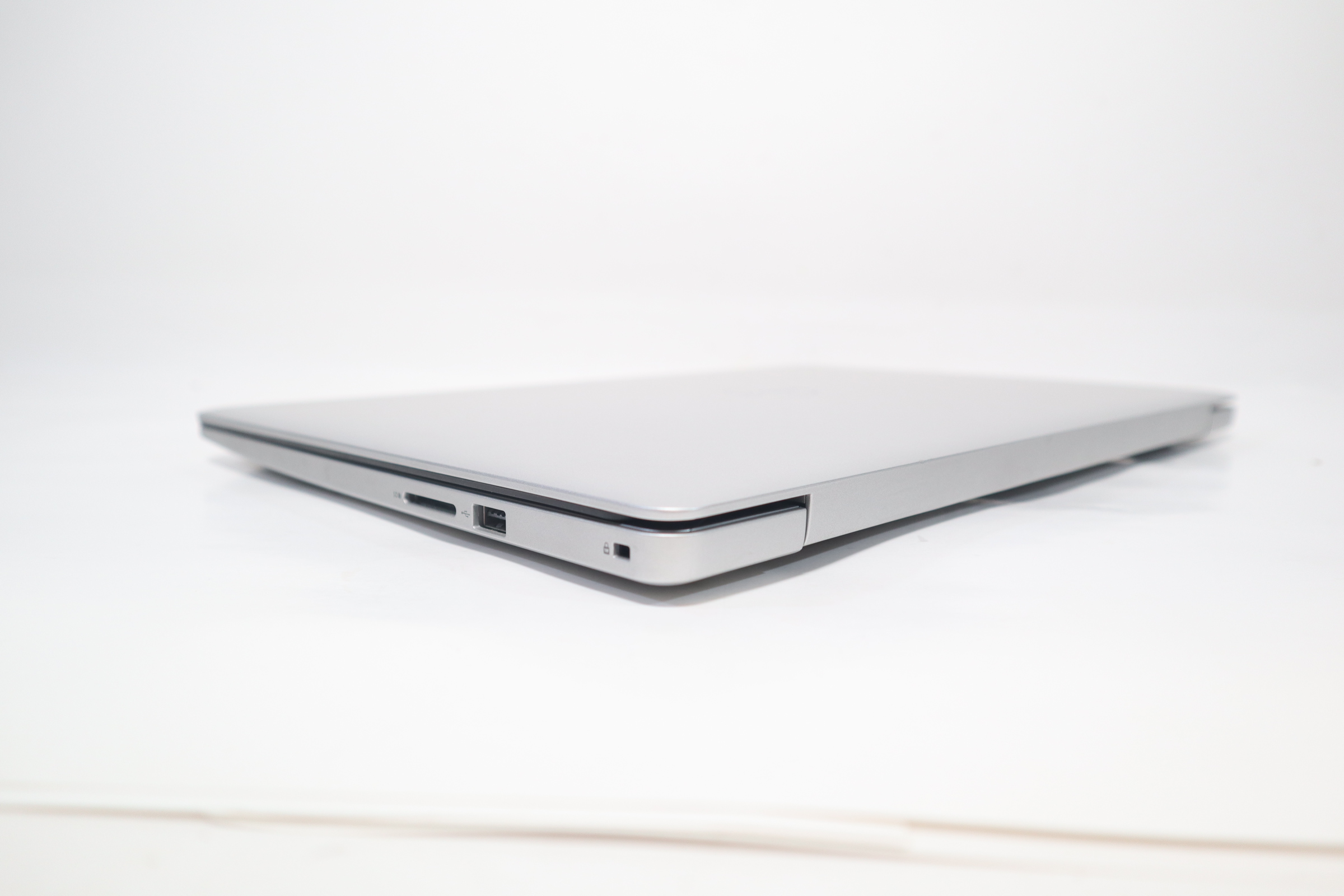 Dell Inspiron 15 5570 P75f Intel Core i7-7500U 2.7GHz 4GB RAM 1TB