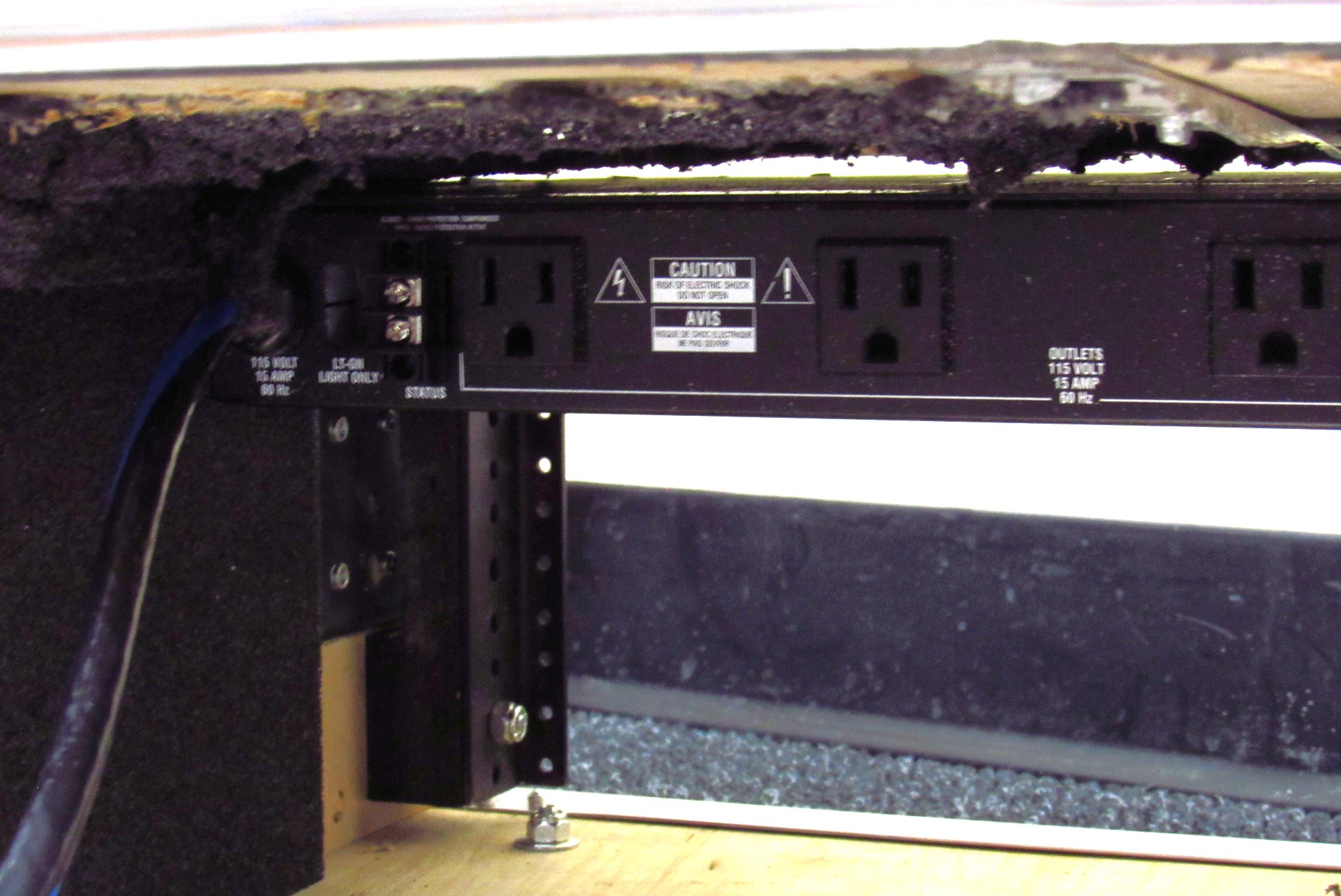 Wilson Rack Case & Middle Atlantic PD-915RV-RN Rackmount Power - Pick ...