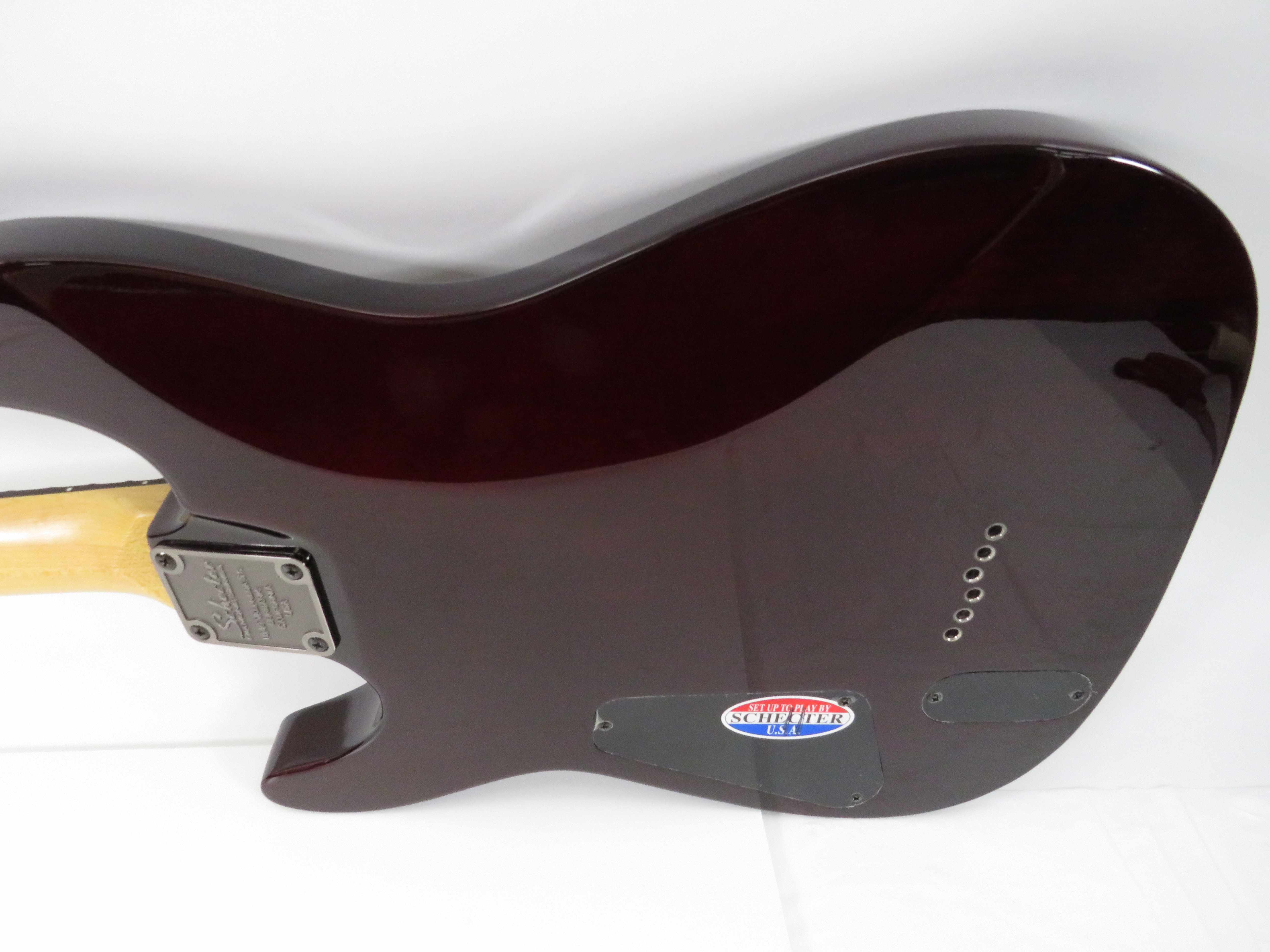 Schecter Hellraiser Deluxe Crimson Burst 6-String Right Schecter Hellraiser Deluxe Crimson Burst 6-String Right