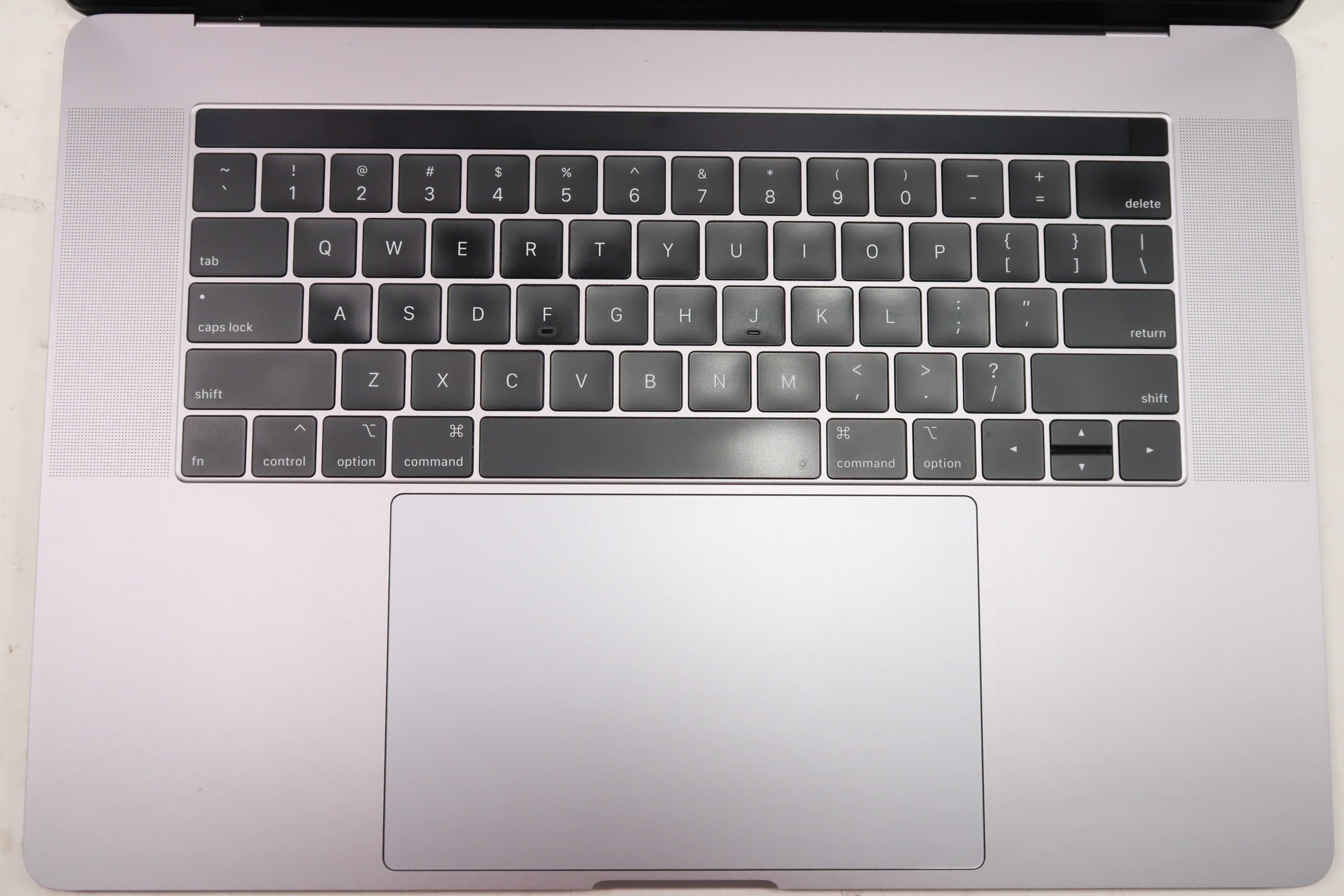 Apple MacBook Pro MR942LL/A (2018) I7-8850H 2.6Ghz 16GB RAM 512GB