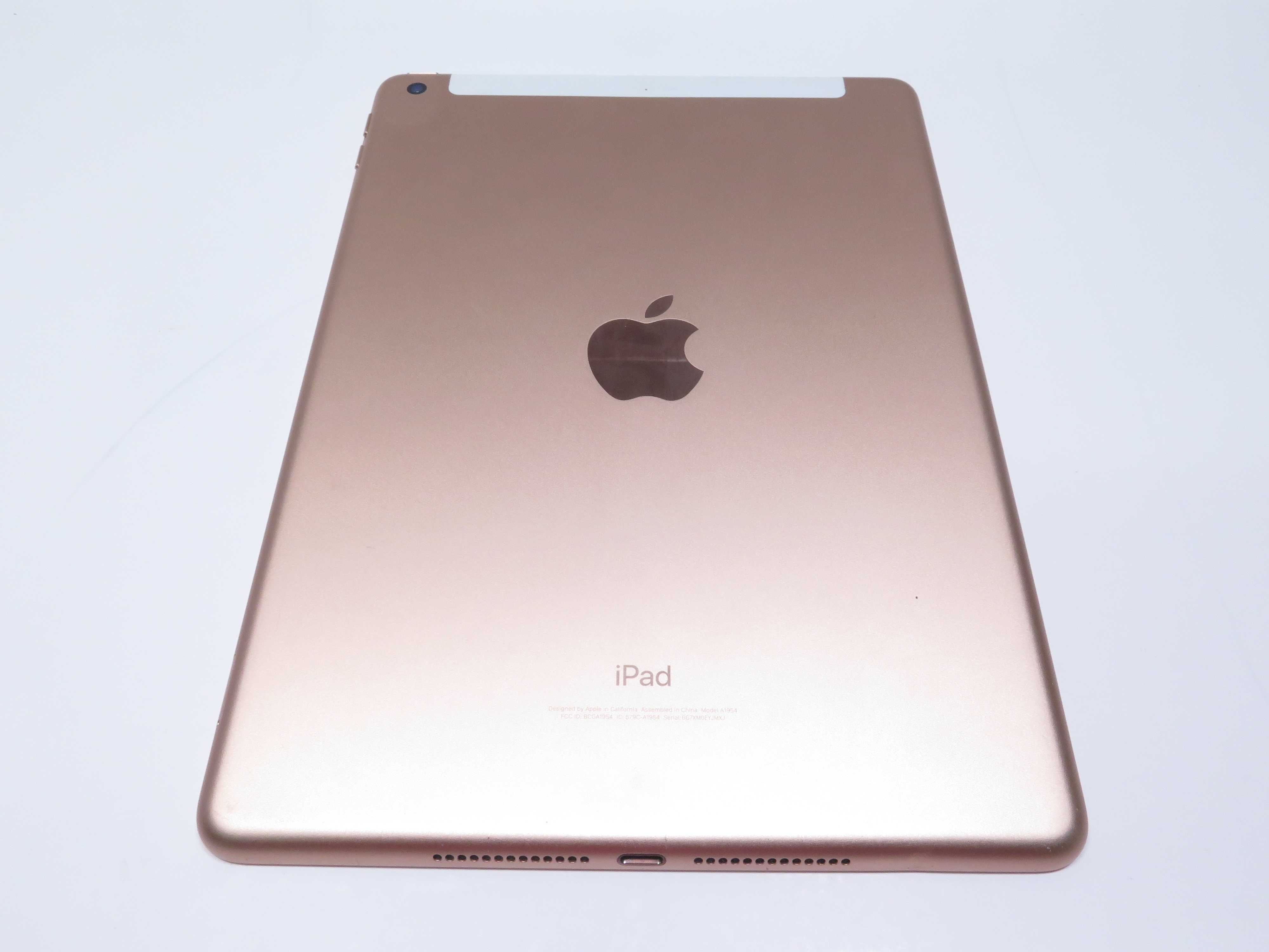 Apple MRM32LL/A iPad 6th Generation 32GB WiFi + Verizon 9.7