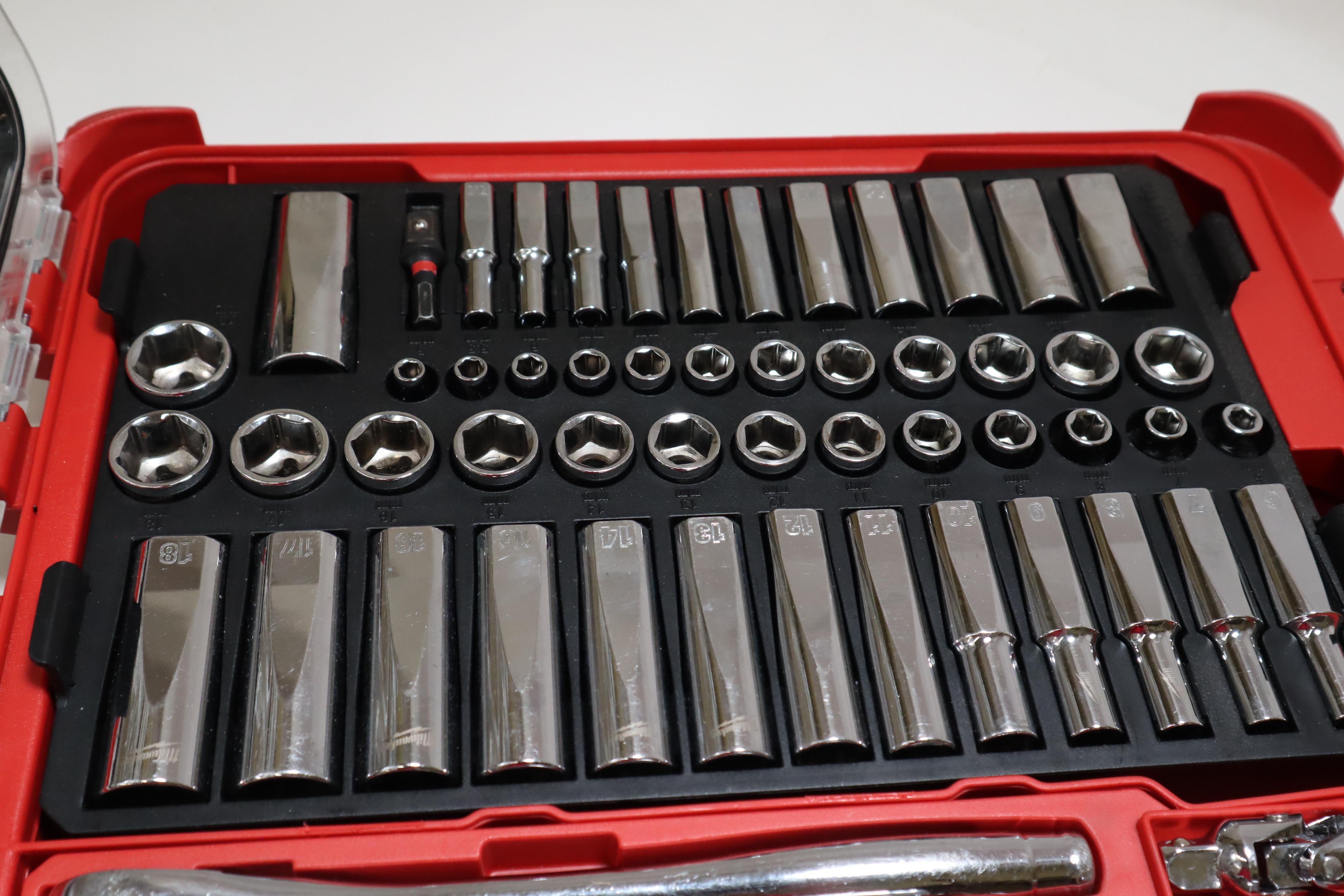 Milwaukee 48 22 9486 106pc 1 4 And 3 8 Metric Sae Ratchet Socket Set 7475