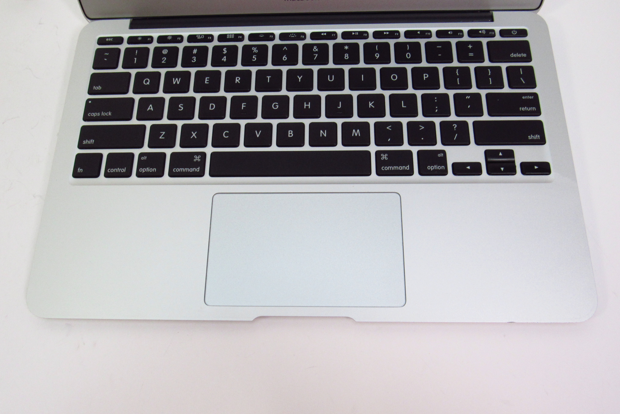 Apple MacBook Air (2015) MJVM2LL/A Core i5-5250U 1.6GHz 4GB RAM