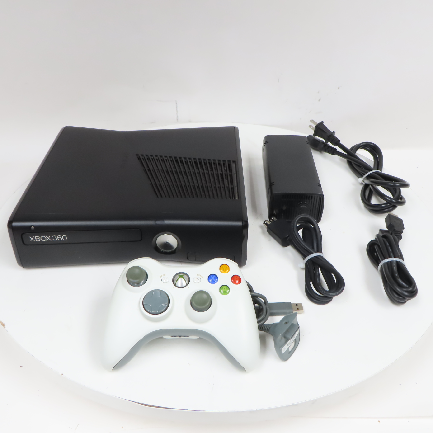 Xbox 360 S Console Model 1439 W/Controller & Cords - FREE SHIPPING