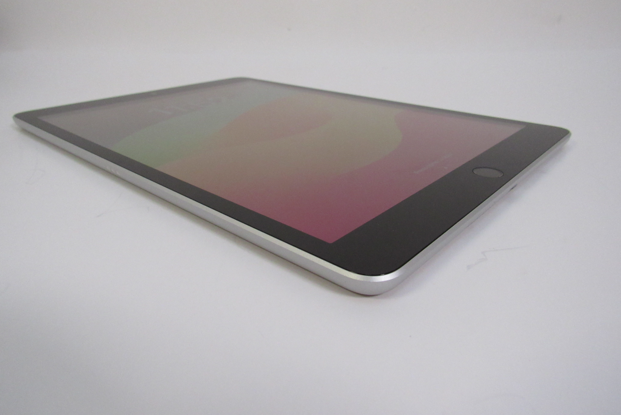Apple iPad 9th Generation MK2L3LL/A 64GB 10.2'' Wi-Fi Tablet