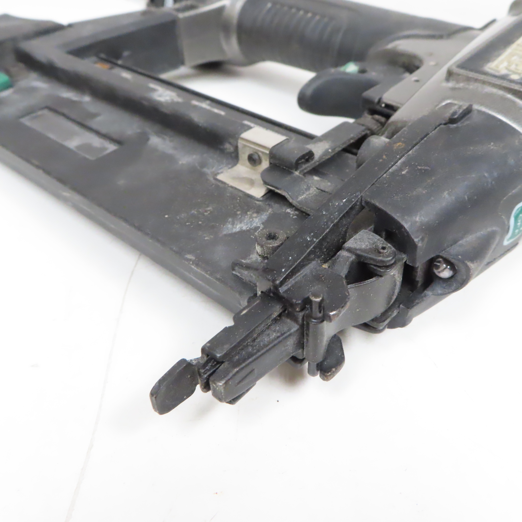 Masterforce 2085005 Magnesium 18GA Pneumatic Brad Nailer