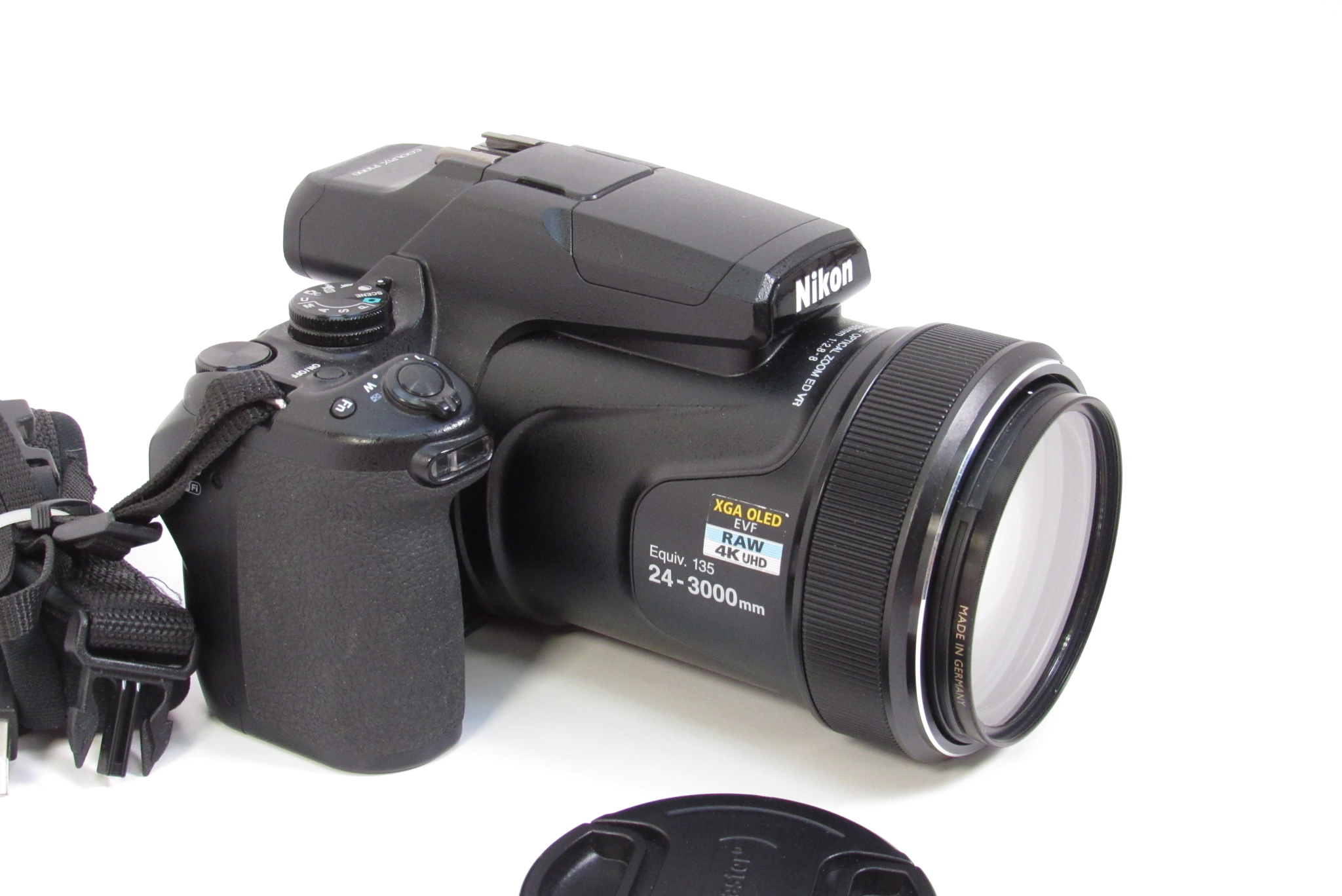 Nikon COOLPIX P1000 16MP 125x Optical Zoom 3.2'' LCD 4K UHD