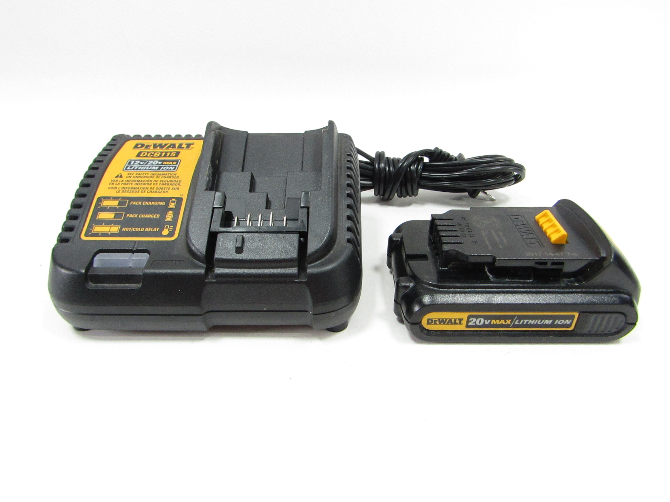DeWALT DCB201 20V MAX 1.5AH Lithium-Ion Battery Pack / Charger Set