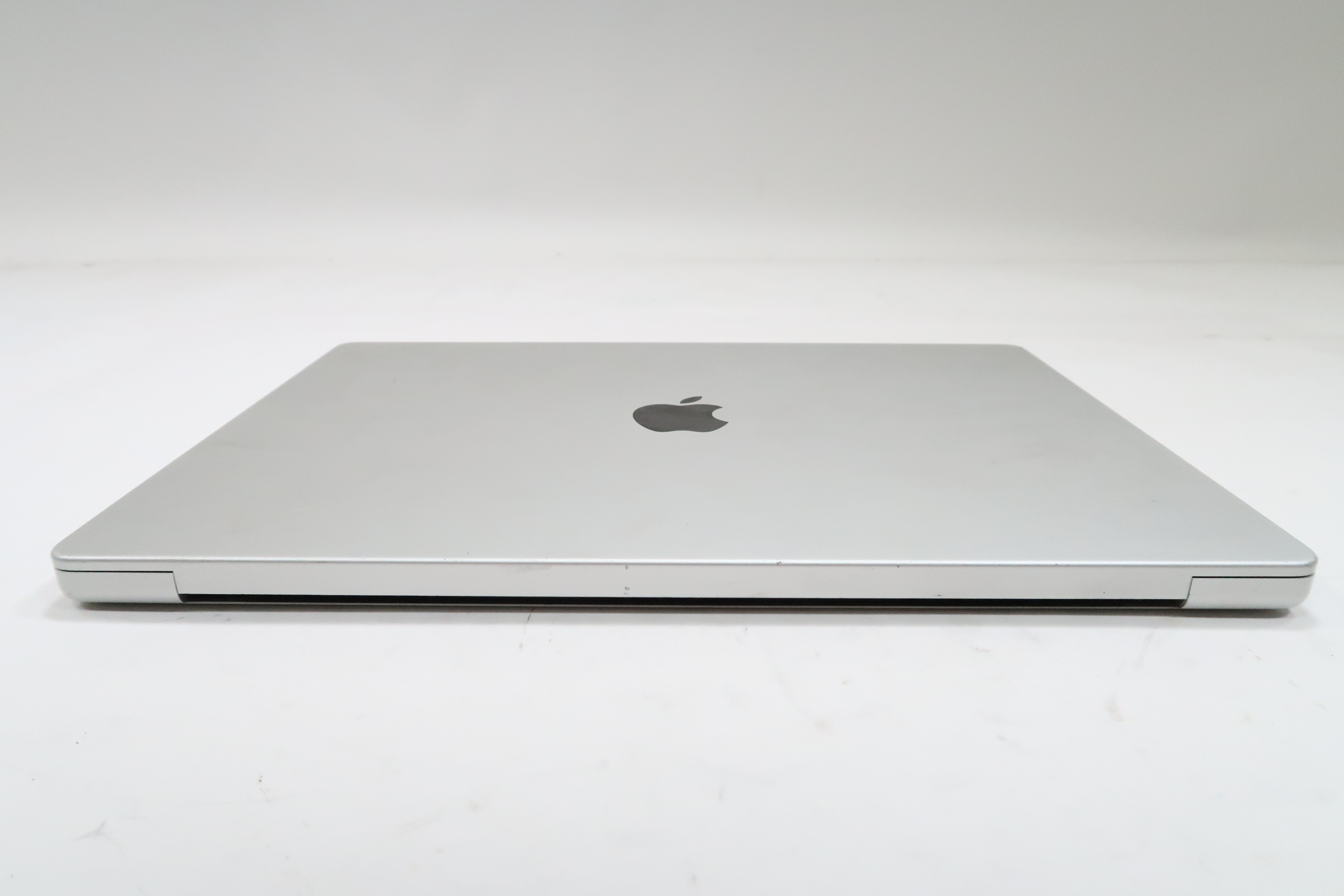 Apple 2021 MacBook Pro MK183LL/A M1 Pro Chip 3.2GHz 16GB RAM 512GB