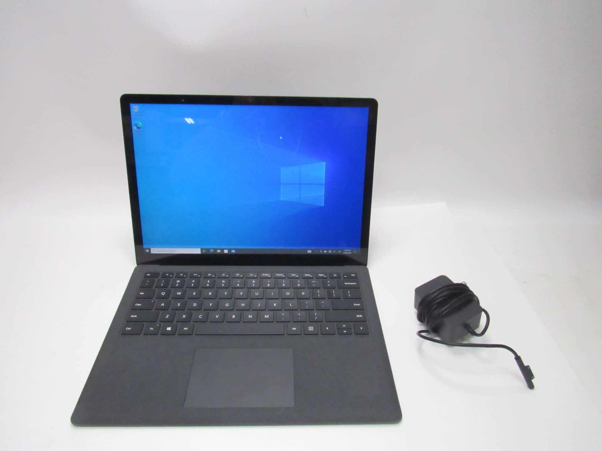 Microsoft Surface Laptop 2 1760 Core i7-8650U 1.90GHz 256GB SSD