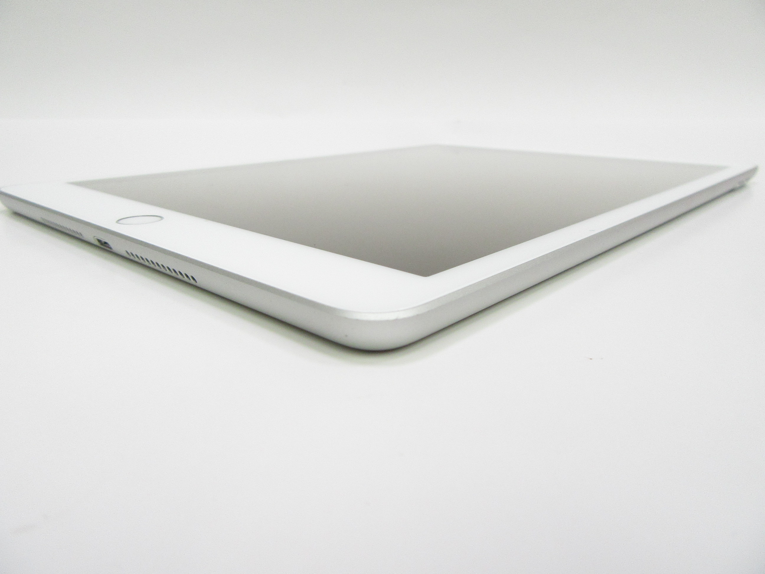 Apple iPad 7th Gen A2197 Silver 32GB 10.2