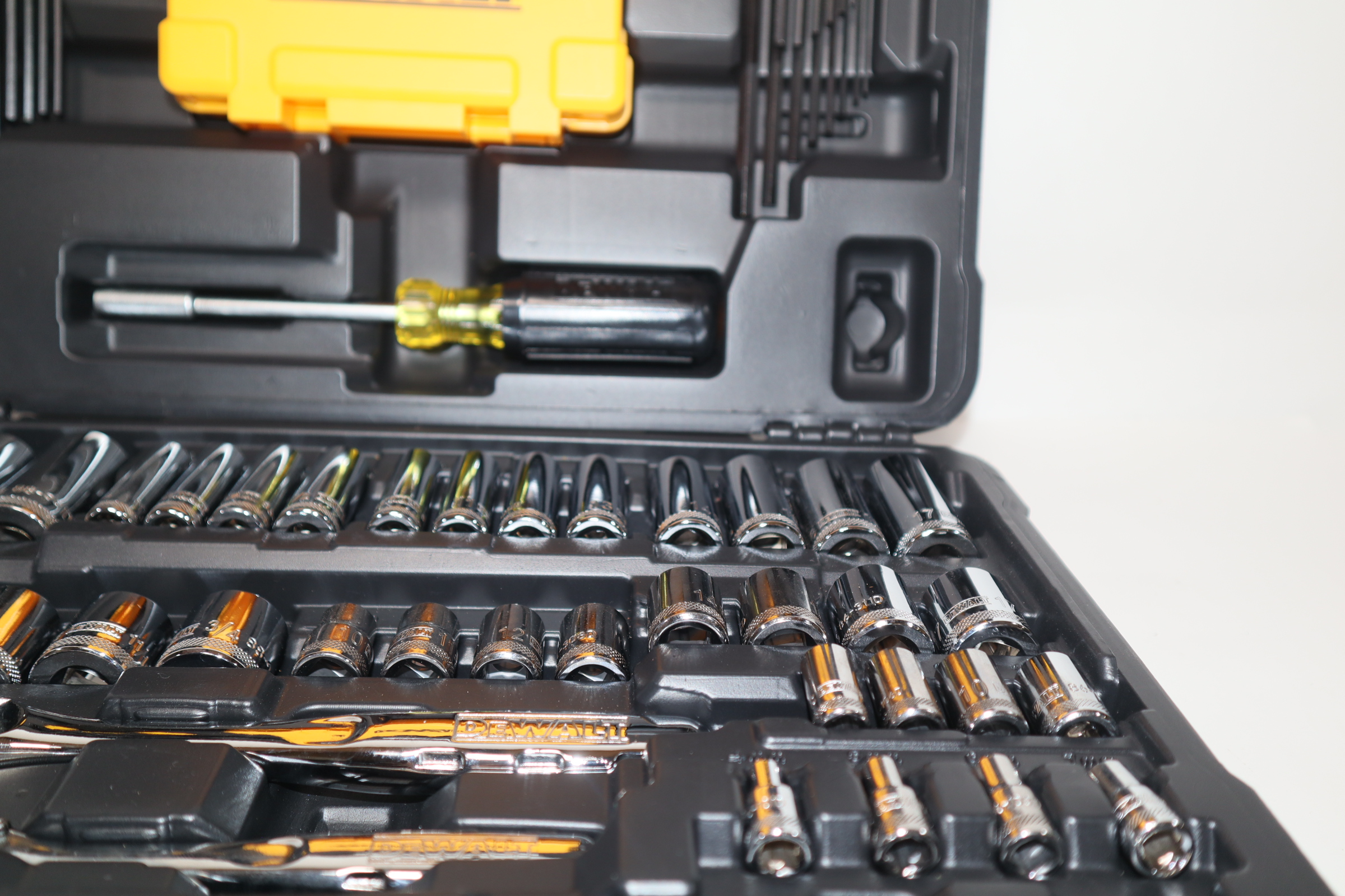 DeWalt DWMT73801 108Piece 1/4" x 3/8" Drive Polished Chrome Mechanics