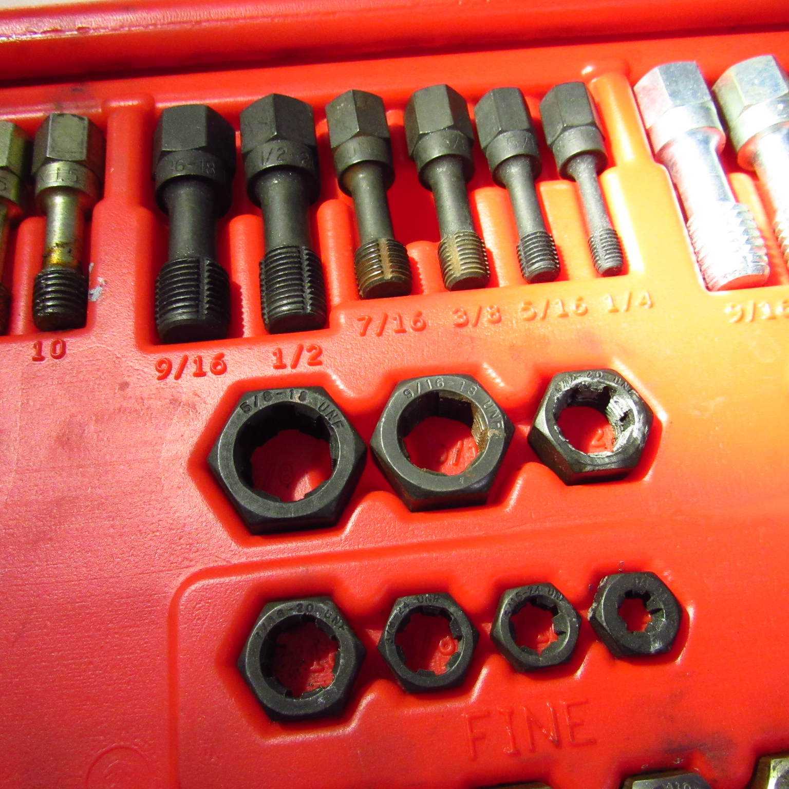 Mac Tools TRCOMBO48 48-Piece Fractional/Metric Rethreading Thread ...