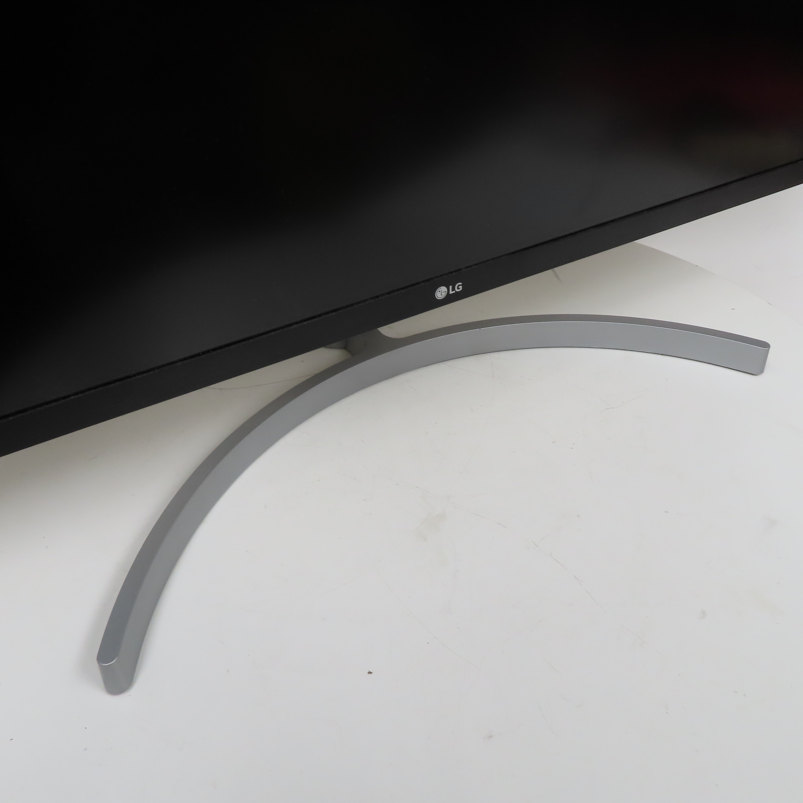 LG 32UN650 32'' UltraFine UHD 4K 60Hz IPS HDR Monitor (Local PickUp Only)