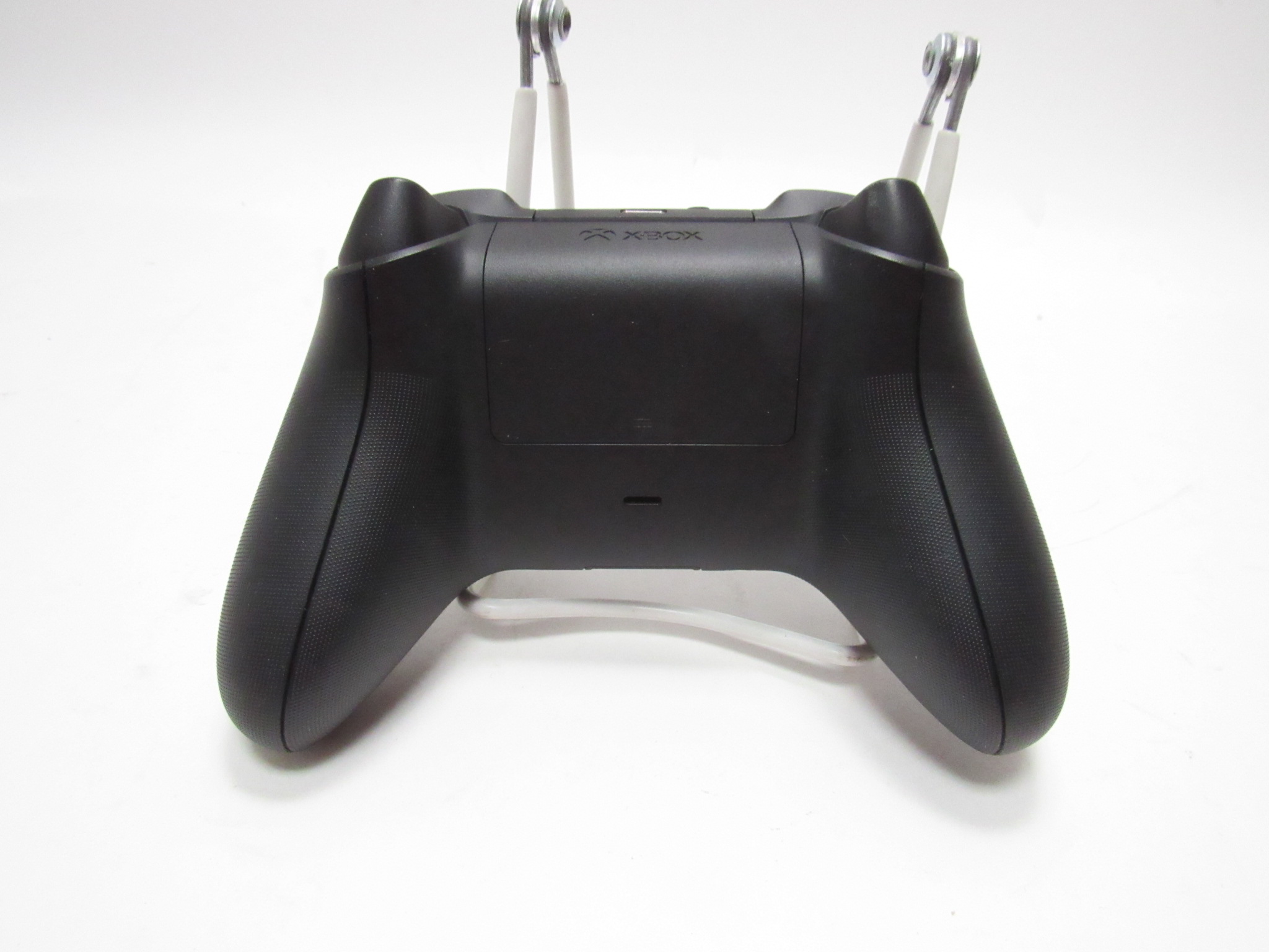 thumbnail image 2 of Microsoft Xbox One Wireless Controller - Black (Model 1914) - Bluetooth Enabled 2 of 4