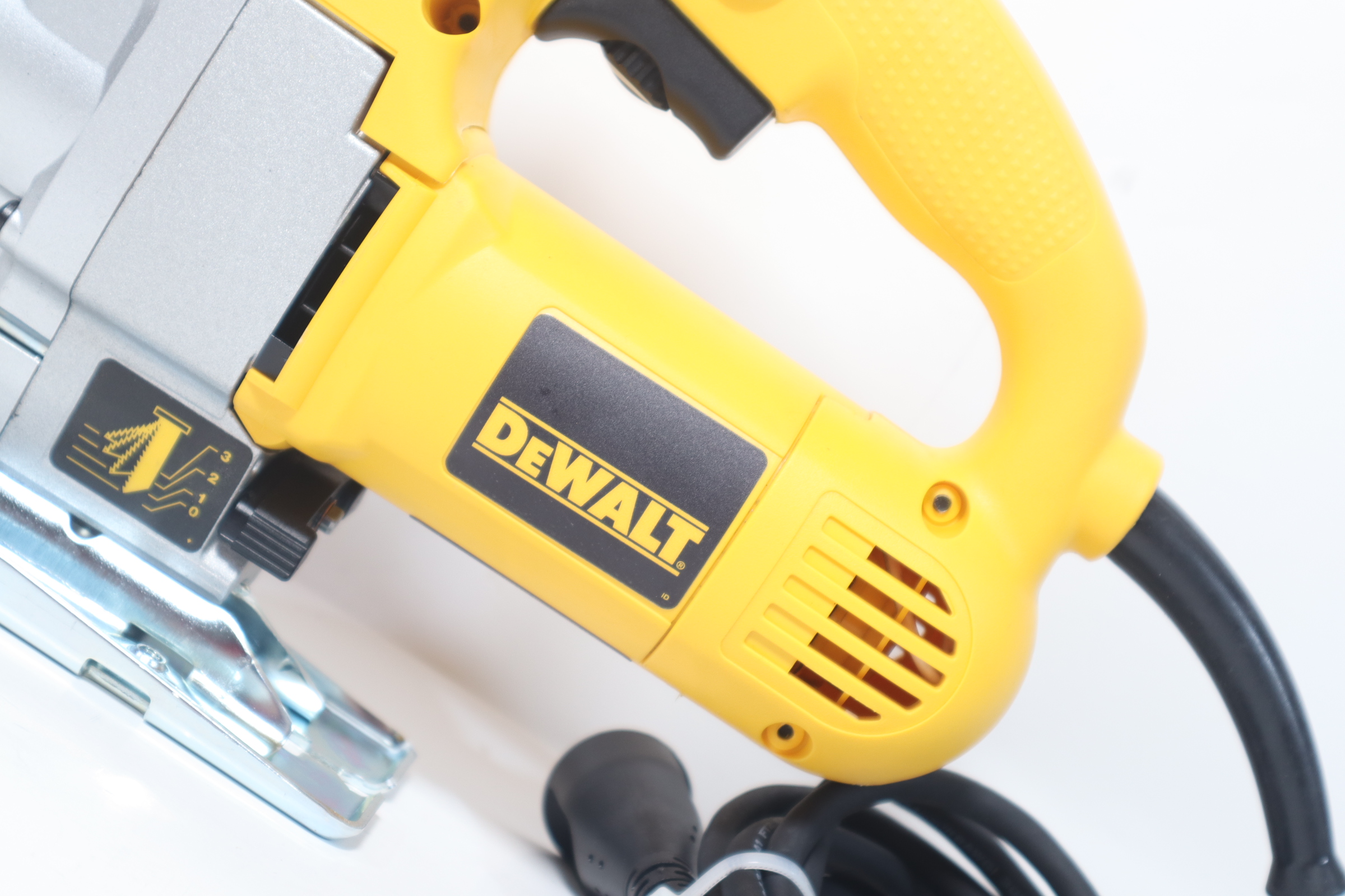 DeWalt DW317 Corded VariableSpeed Orbital Jigsaw 3HKN
