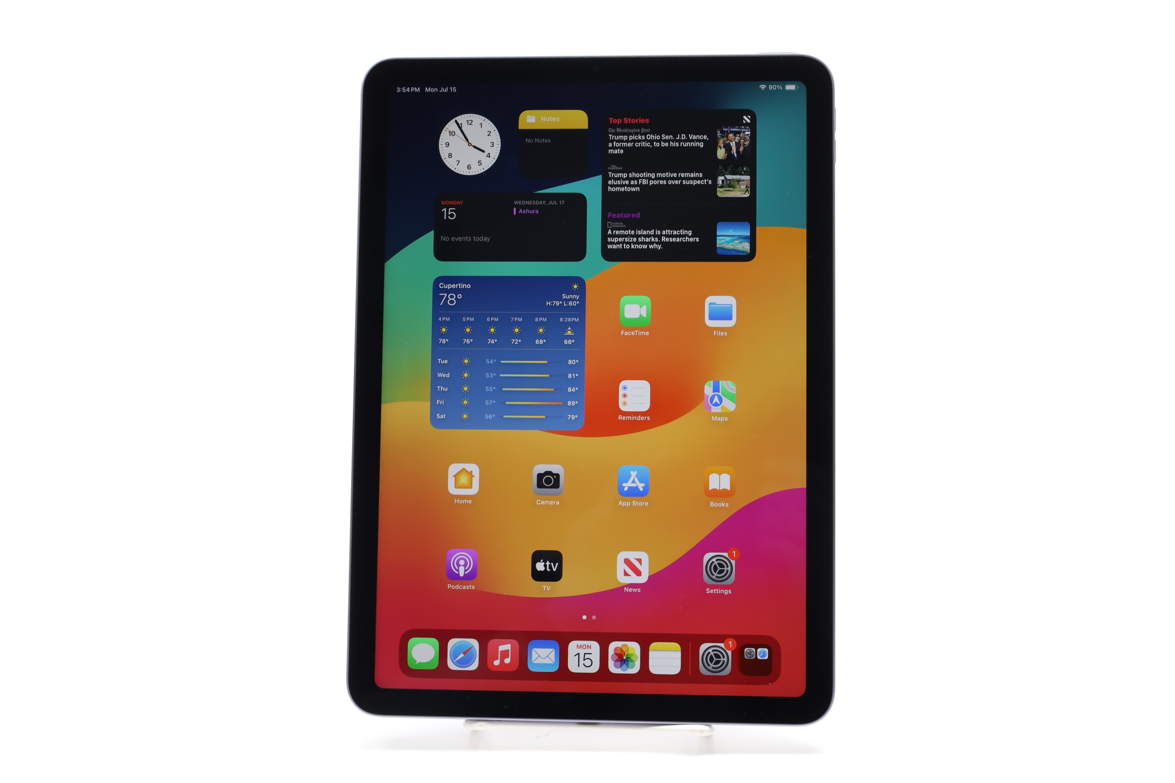Apple iPad Air 5th Gen MME23LL/A 64GB M1 Chip 10.9