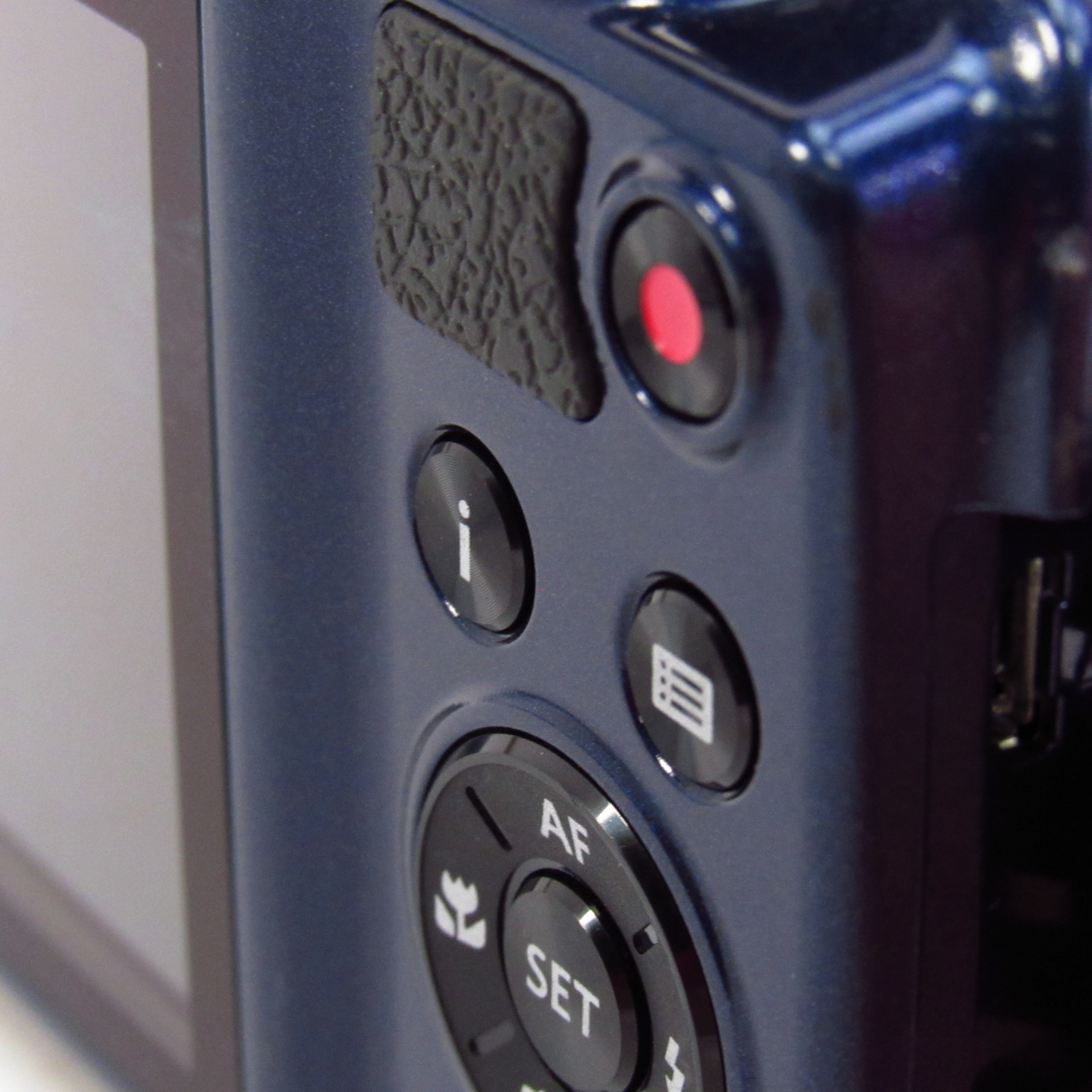 Kodak PixPro AZ528 16MP 3'' LCD 52x Optical Zoom Digital Camera - Blue