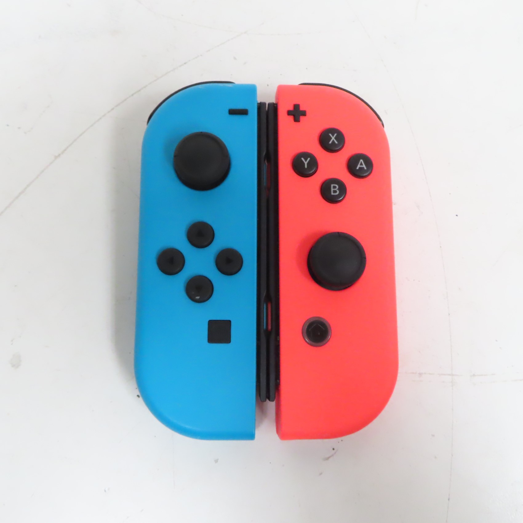 Nintendo HAC-001(-01) Switch 32GB Video Game Console - Red/Blue