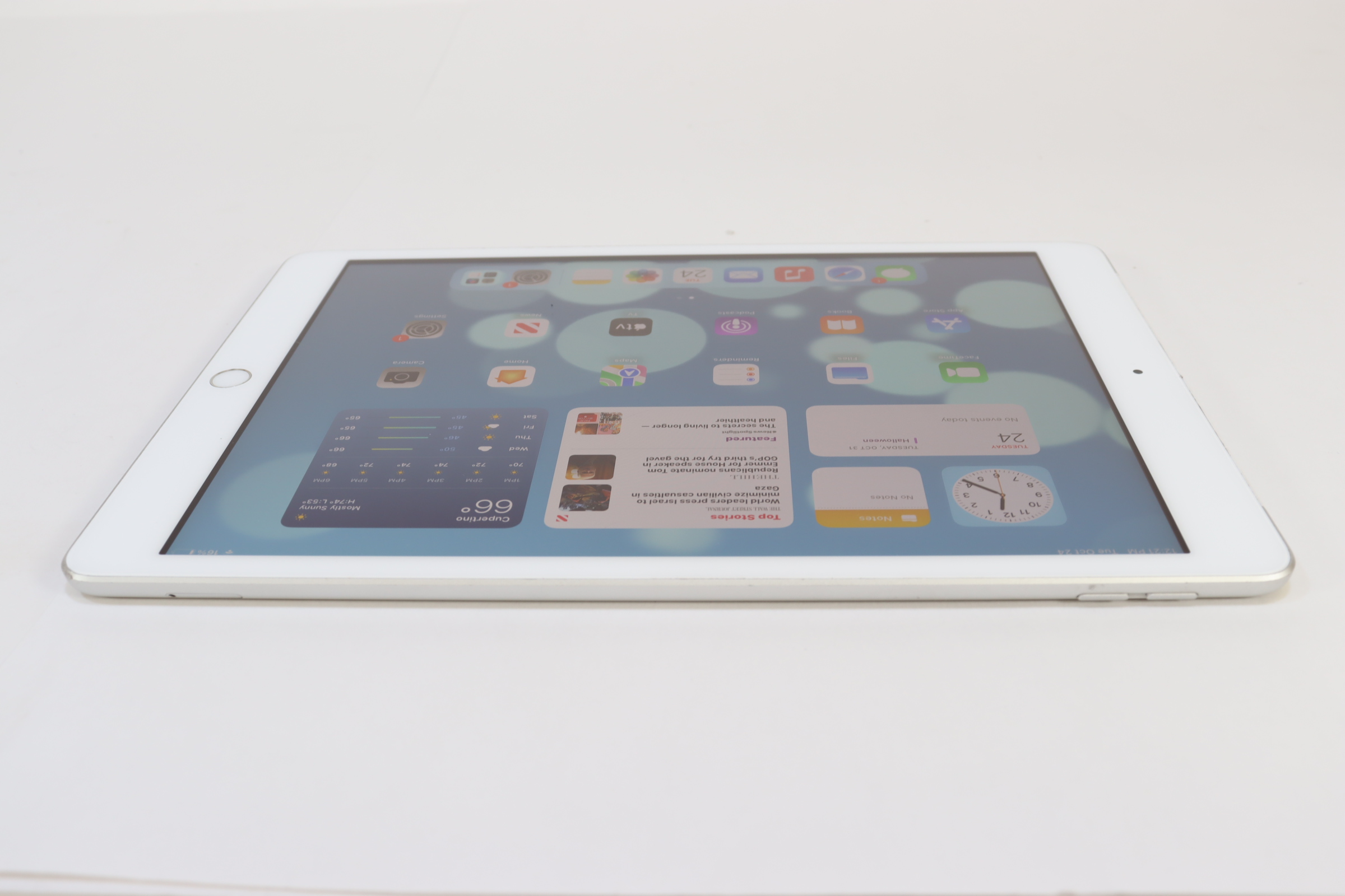 Apple iPad 8th Gen MYMQ2LL/A 32GB Wi-Fi + Cellular 10.2