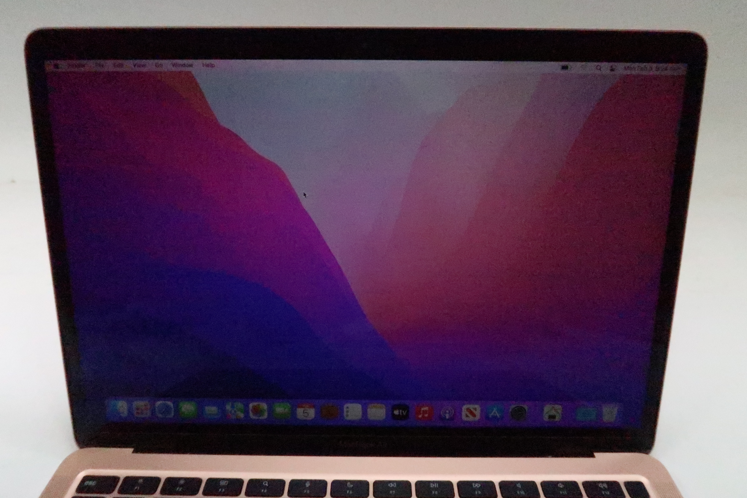Apple 2020 MacBook Air MGN63LL/A M1 Chip 3.2GHz 8GB RAM 256GB SSD 13.3"