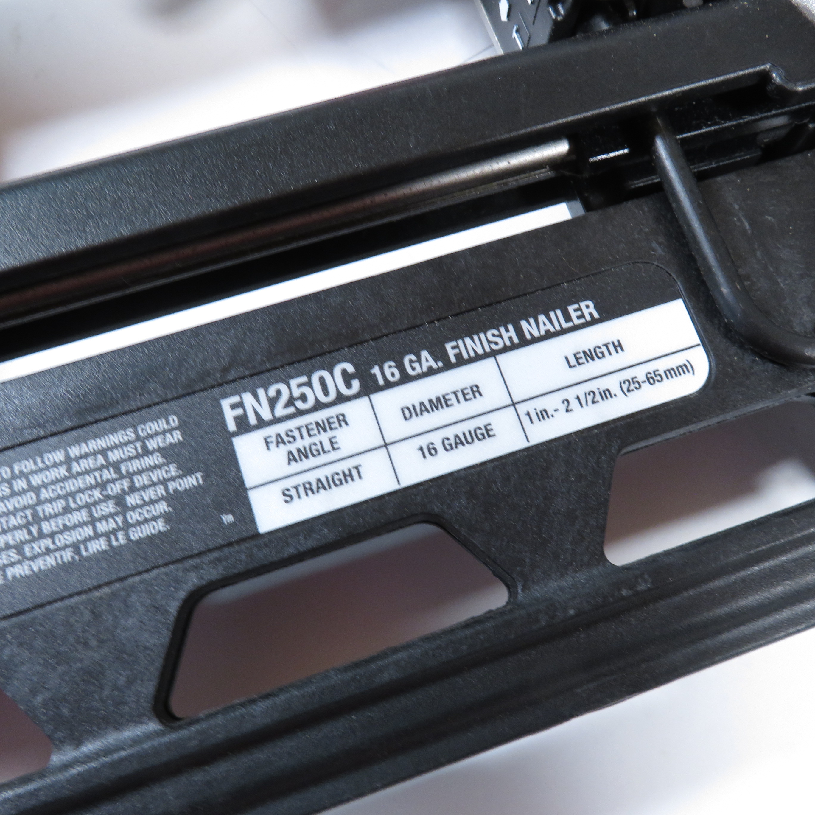 PORTERCABLE FN250C Pneumatic 16Gauge 21/2 in. Finish Nailer