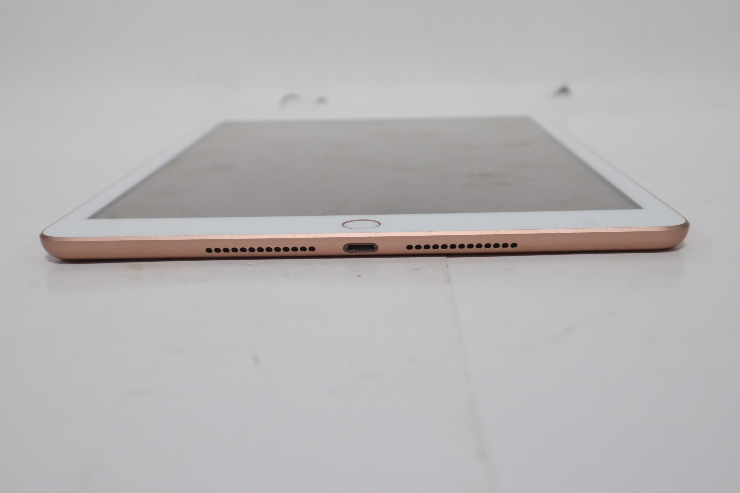 234 iPad 7世代 32GB Wi-Fi ゴールド iPad Wi-Fi 32GB - ゴールド（第7世代） [整備済製品] - Apple