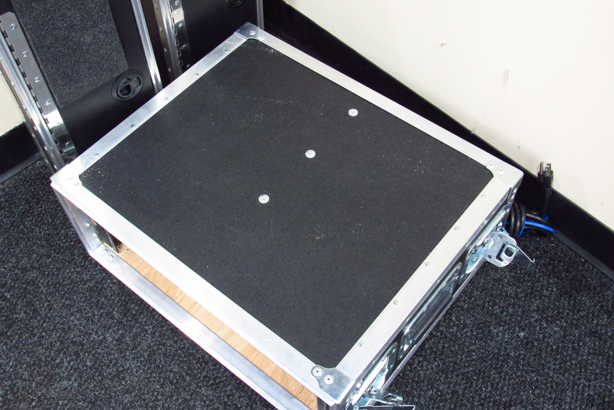 Wilson Rack Case & Middle Atlantic PD-915RV-RN Rackmount Power - Pick ...