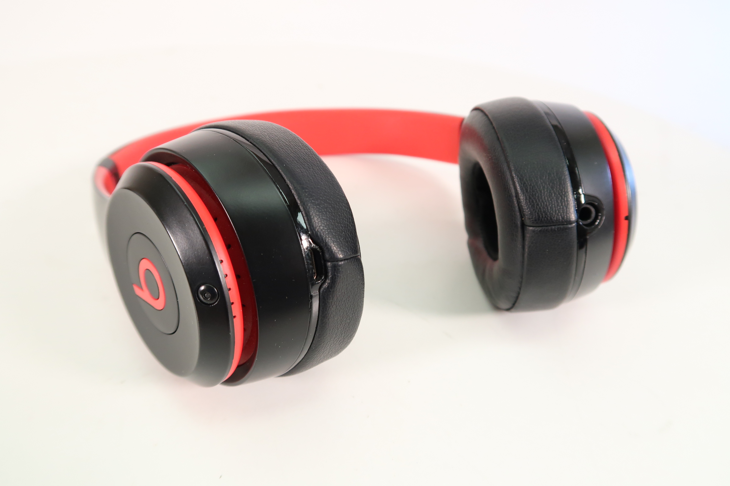 Apple A1796 Beats Solo 3 Wireless Red And Black