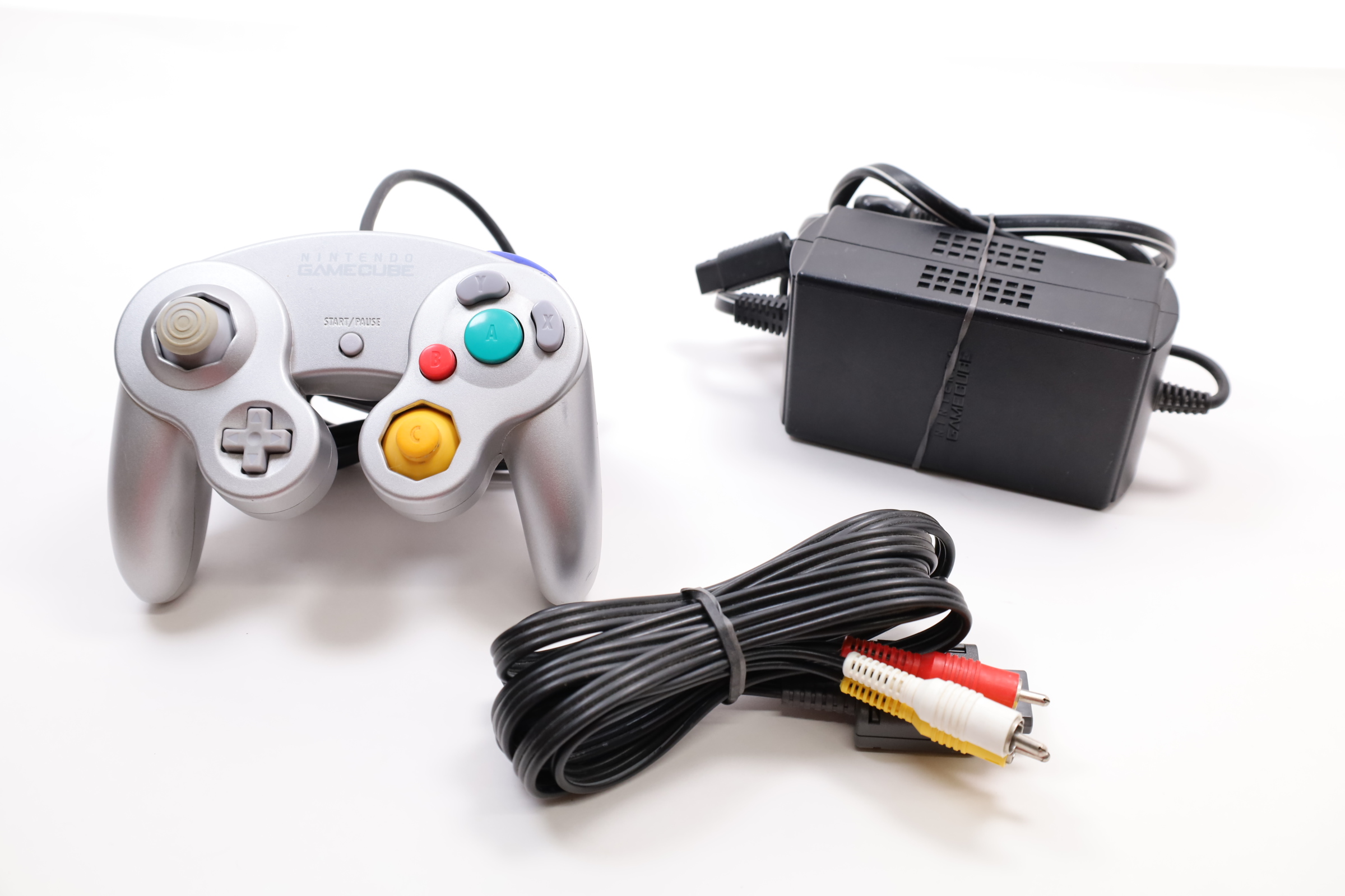 Nintendo GameCube DOL-101 Video Game Console - Silver Nintendo GameCube DOL-101 Video Game Console - Silver