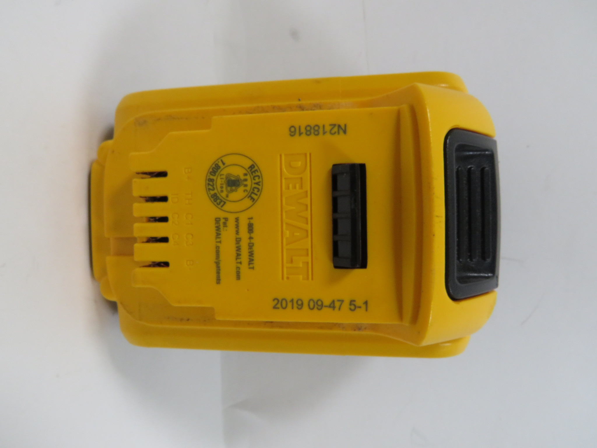 DeWalt 20V Max XR Cordless 1/2 Mid-Range Impact Wrench Kit DCF894P2