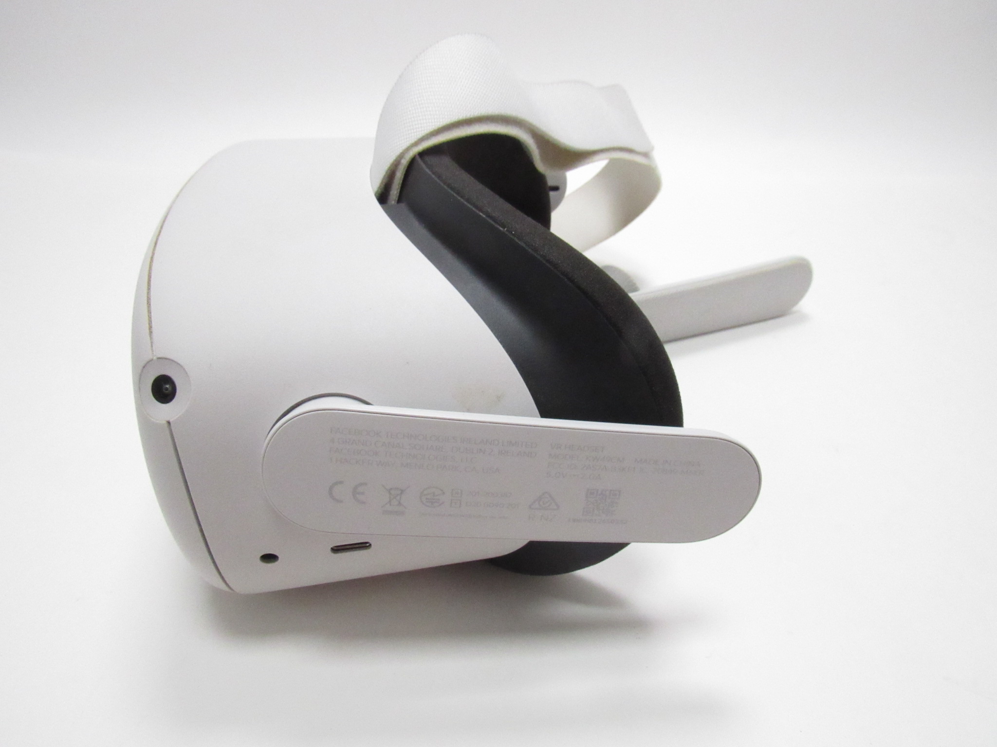 Oculus KW49CM Quest 2 Wireless Virtual Reality Headset