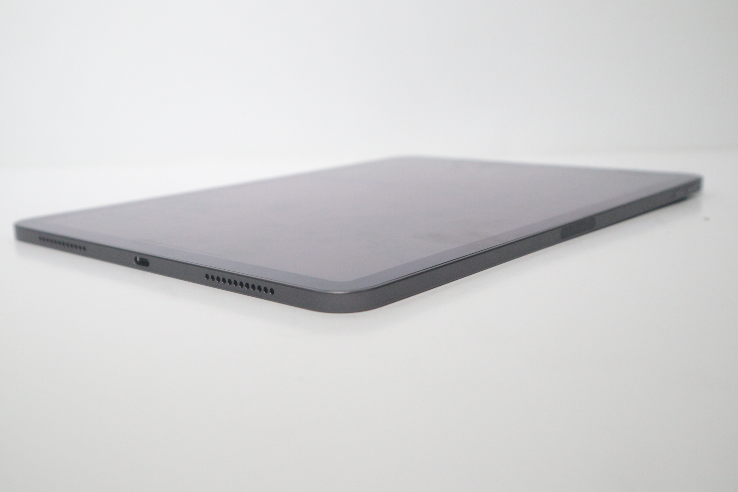 Apple iPad Air 5th Generation MM9C3LL/A Space Gray 64GB Handheld