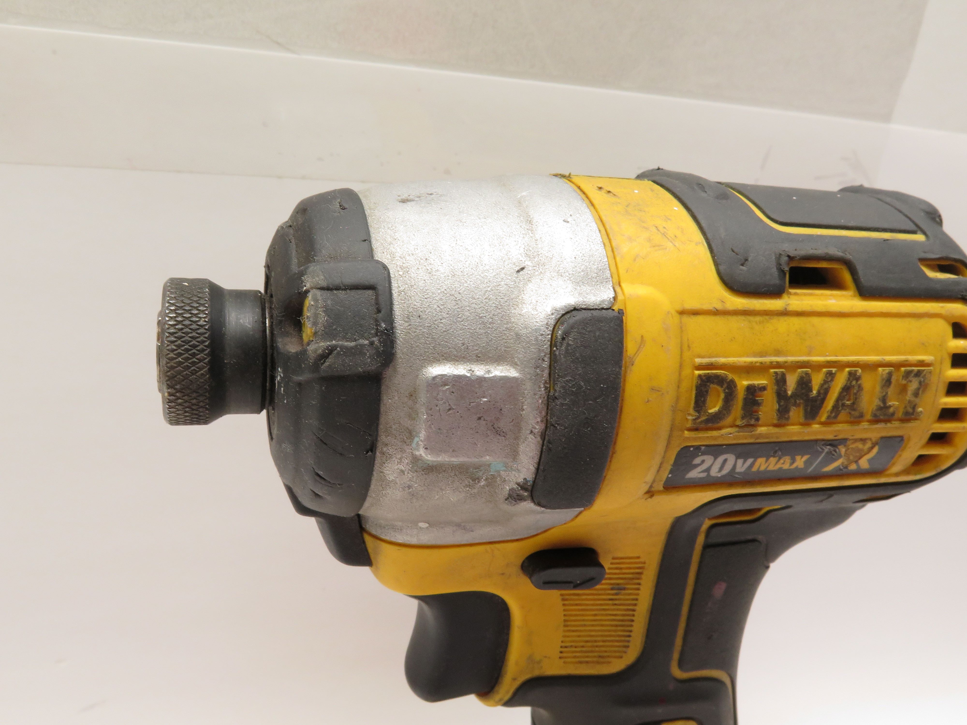 DeWalt DCF887 20V MAX XR Cordless Brushless 3-Speed 1/4 In. Impact ...