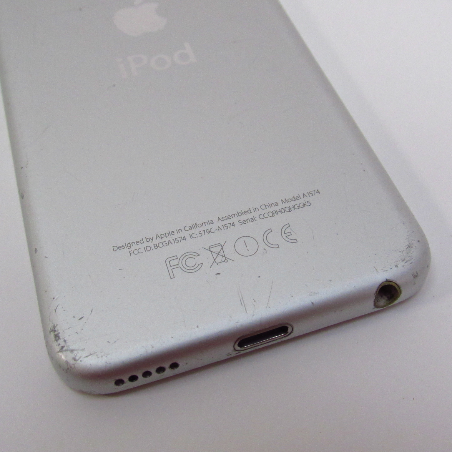 Apple iPod Touch 6th Generation A1574 16GB Music MP3 Player