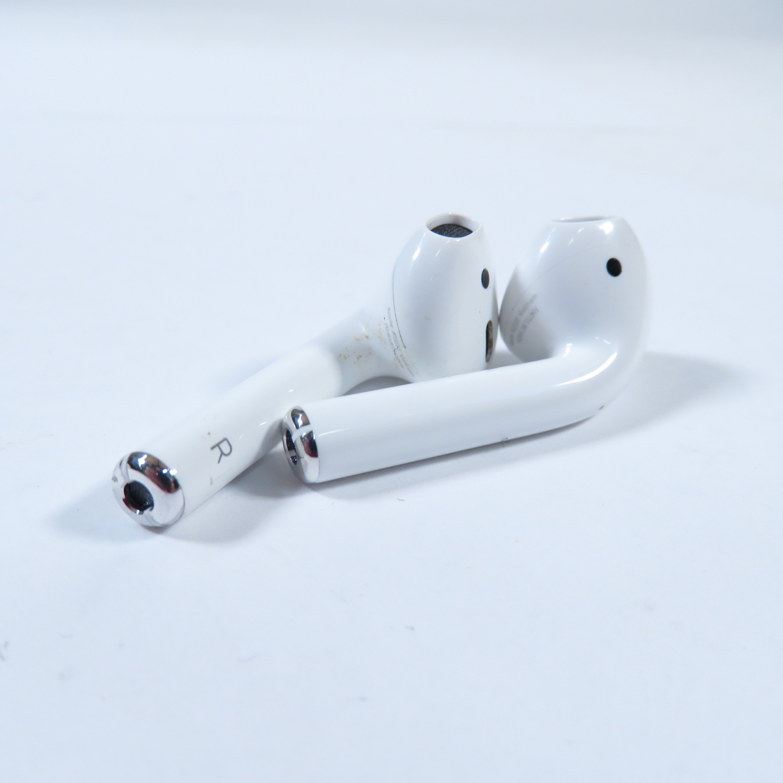 Apple AirPods 2 MV7N2AM/A Portable Bluetooth White Body Earbuds