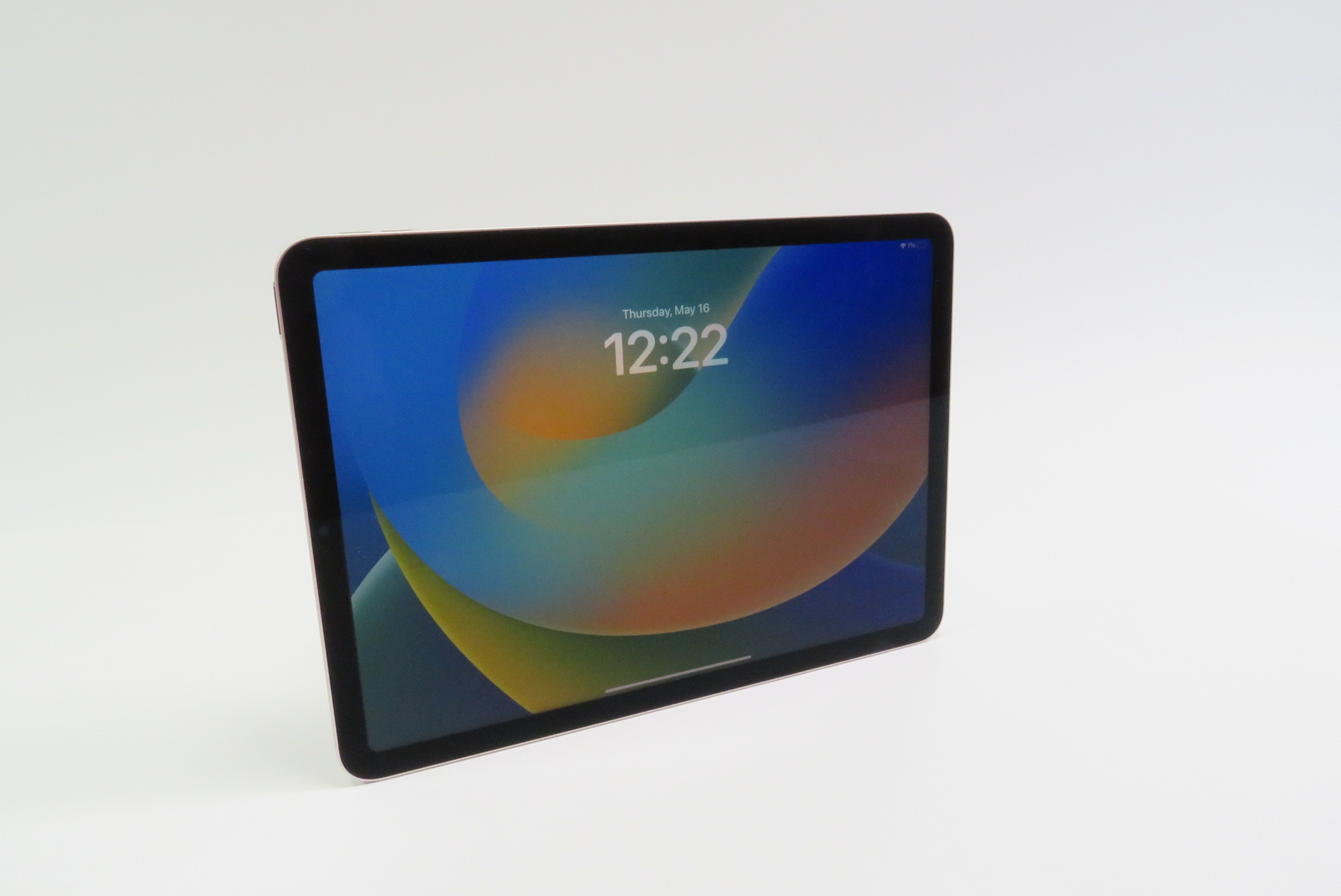 Apple iPad Air 5th Gen A2588 MM9F3LL/A 10.9