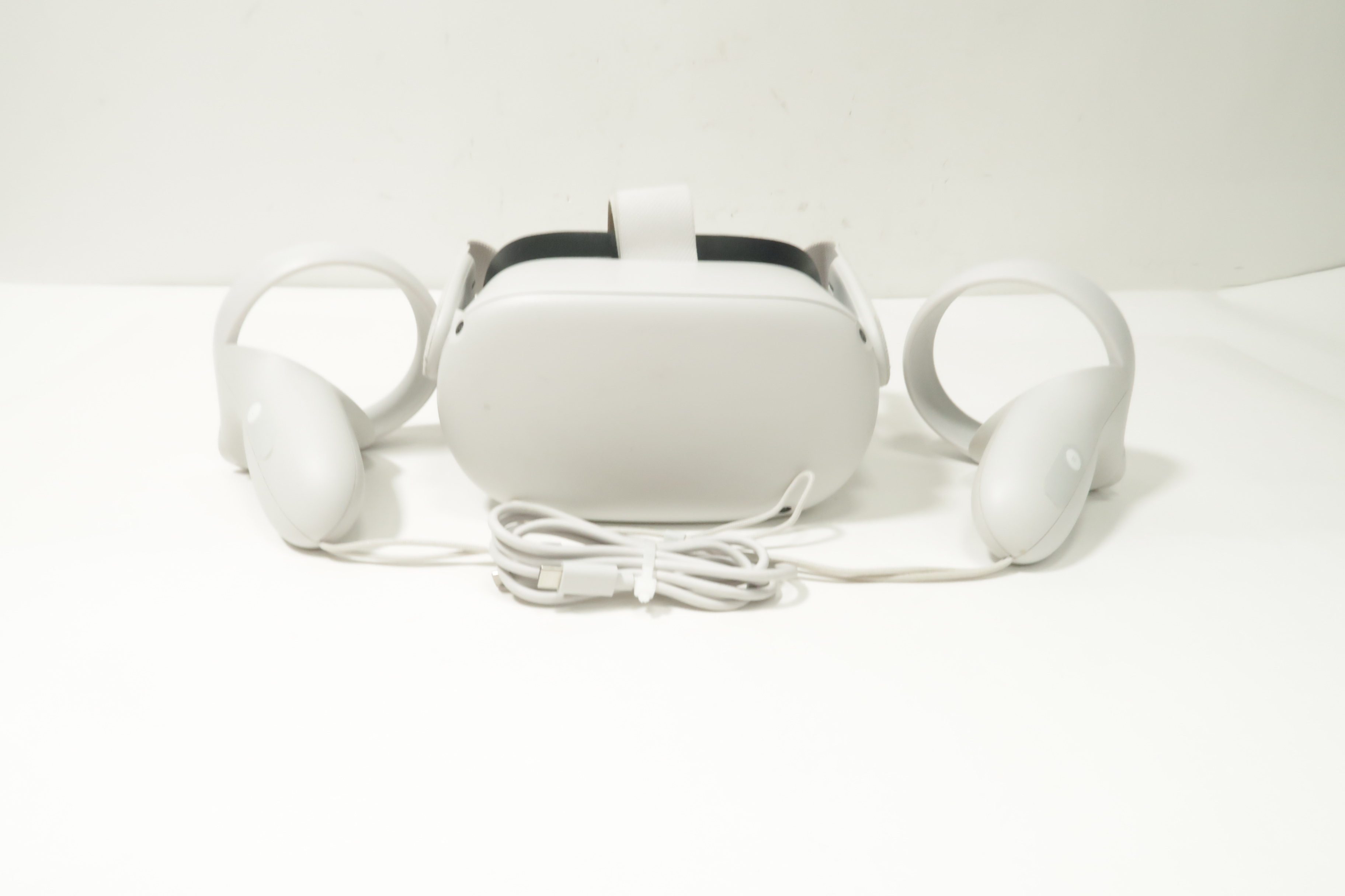 Oculus KW49CM 256GB AllinOne VR Headset White Quest 2