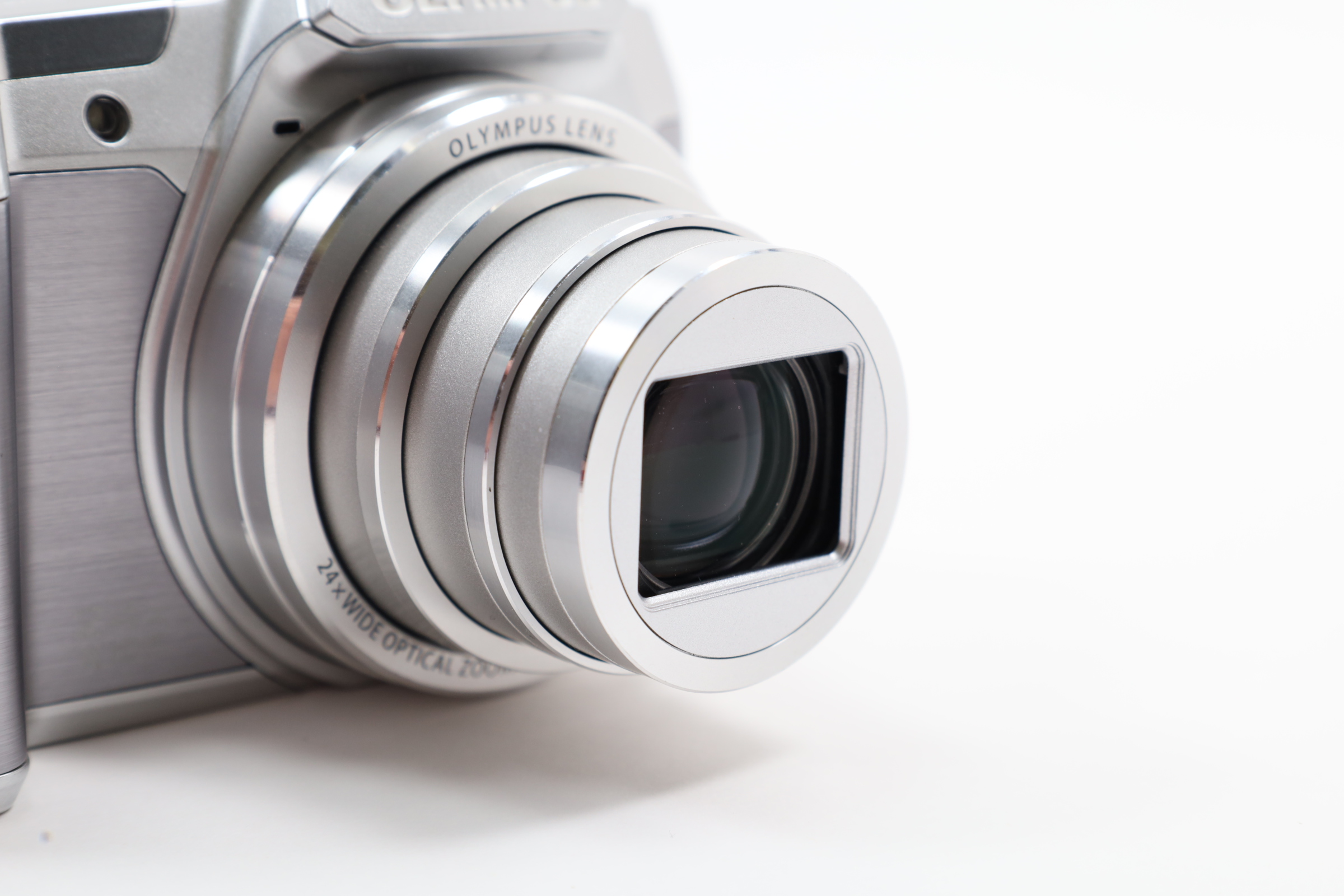 Olympus Stylus SZ-16 iHS 16MP 25–600mm Digital Camera - Silver