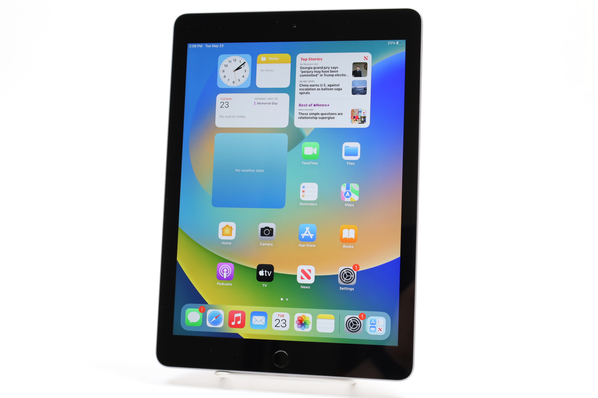 Apple iPad 6th Gen MR7F2LL/A 32GB Wi-Fi 9.7