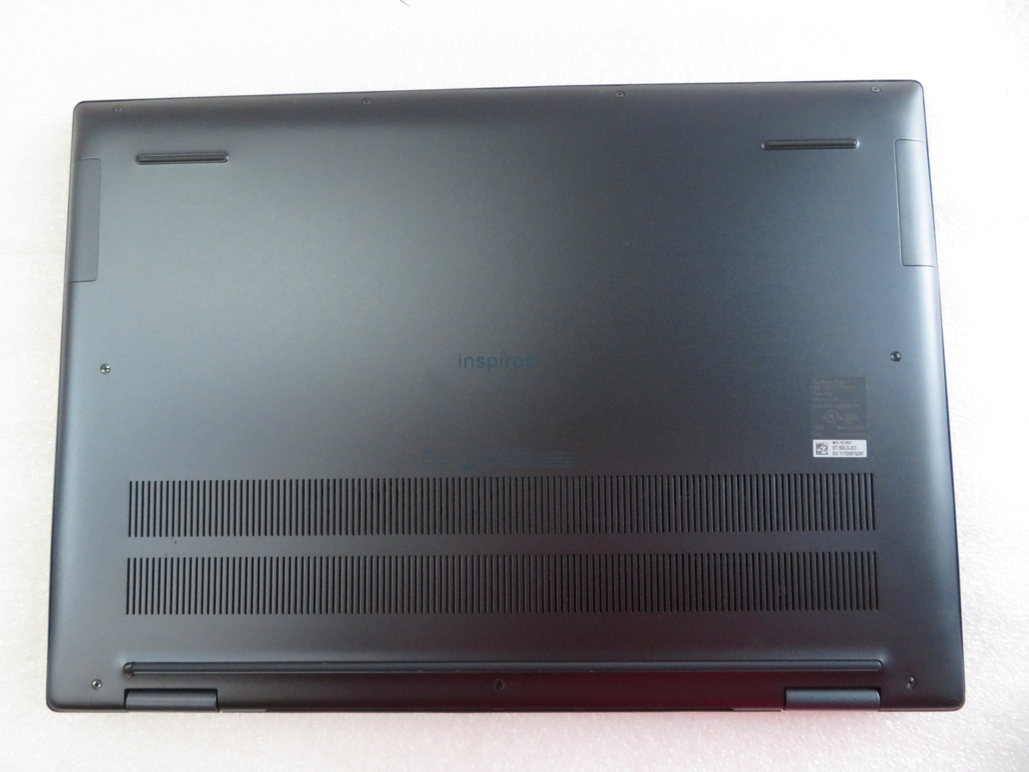 Dell Inspiron 16 7635 AMD Ryzen 7 7730U 2.00GHz 16GB RAM 1TB SSD 16