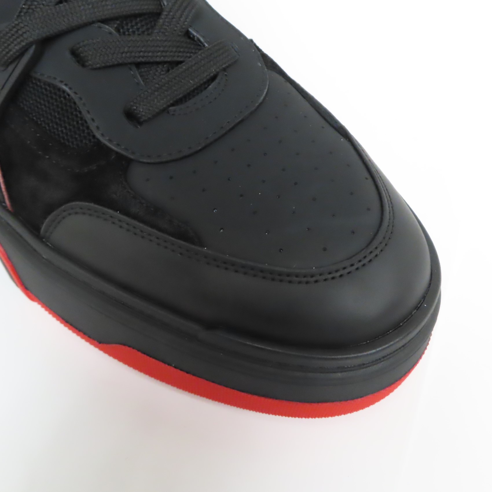 Christian Louboutin U031 Yacht Spikes Flat Calf Sneakers Christian Louboutin U031 Yacht Spikes Flat Calf Sneakers