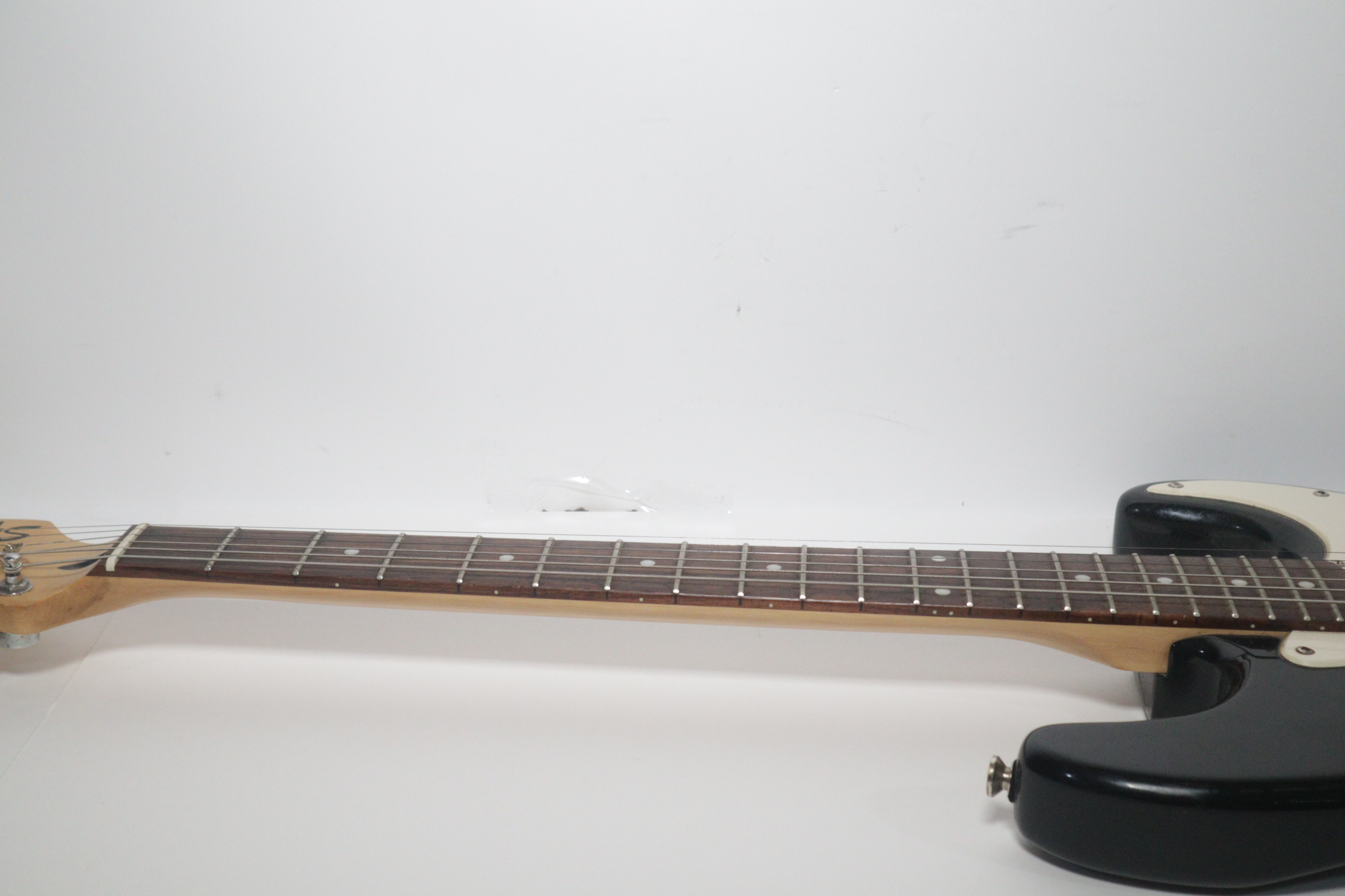 Squier By Fender Strat Affinity Series Black/White 6-String
