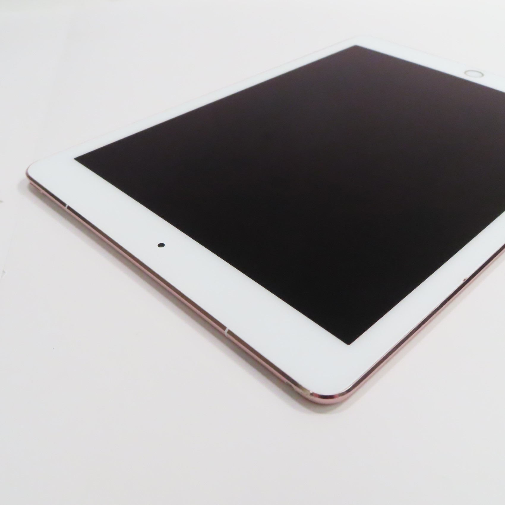 Apple MLYT2LL/A iPad Pro (1st Gen) 9.7